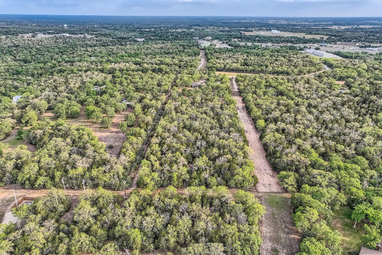 200 Woodlands Dr, Bastrop, TX 78602
