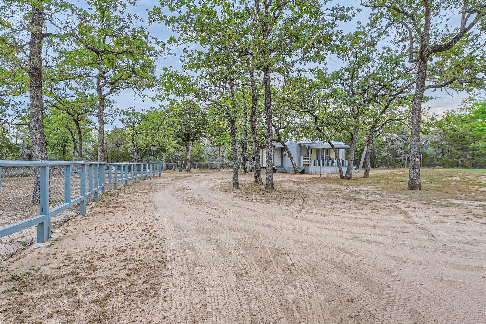 200 Woodlands Dr, Bastrop, TX 78602