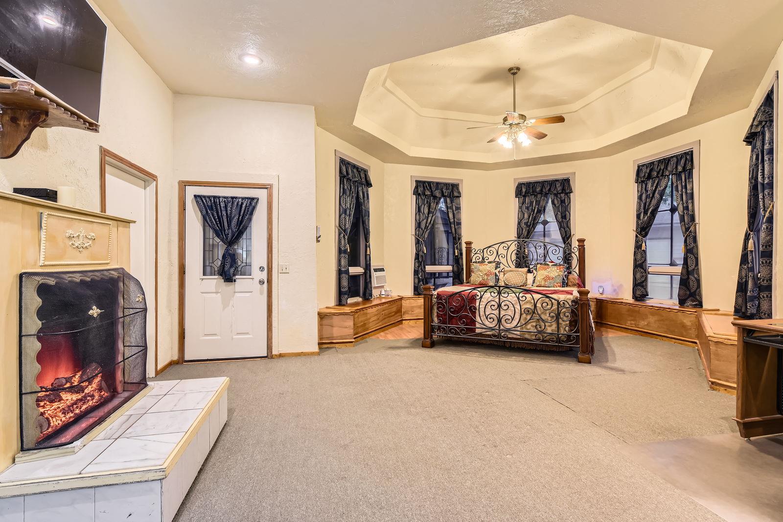 200 Woodlands Dr, Bastrop, TX 78602