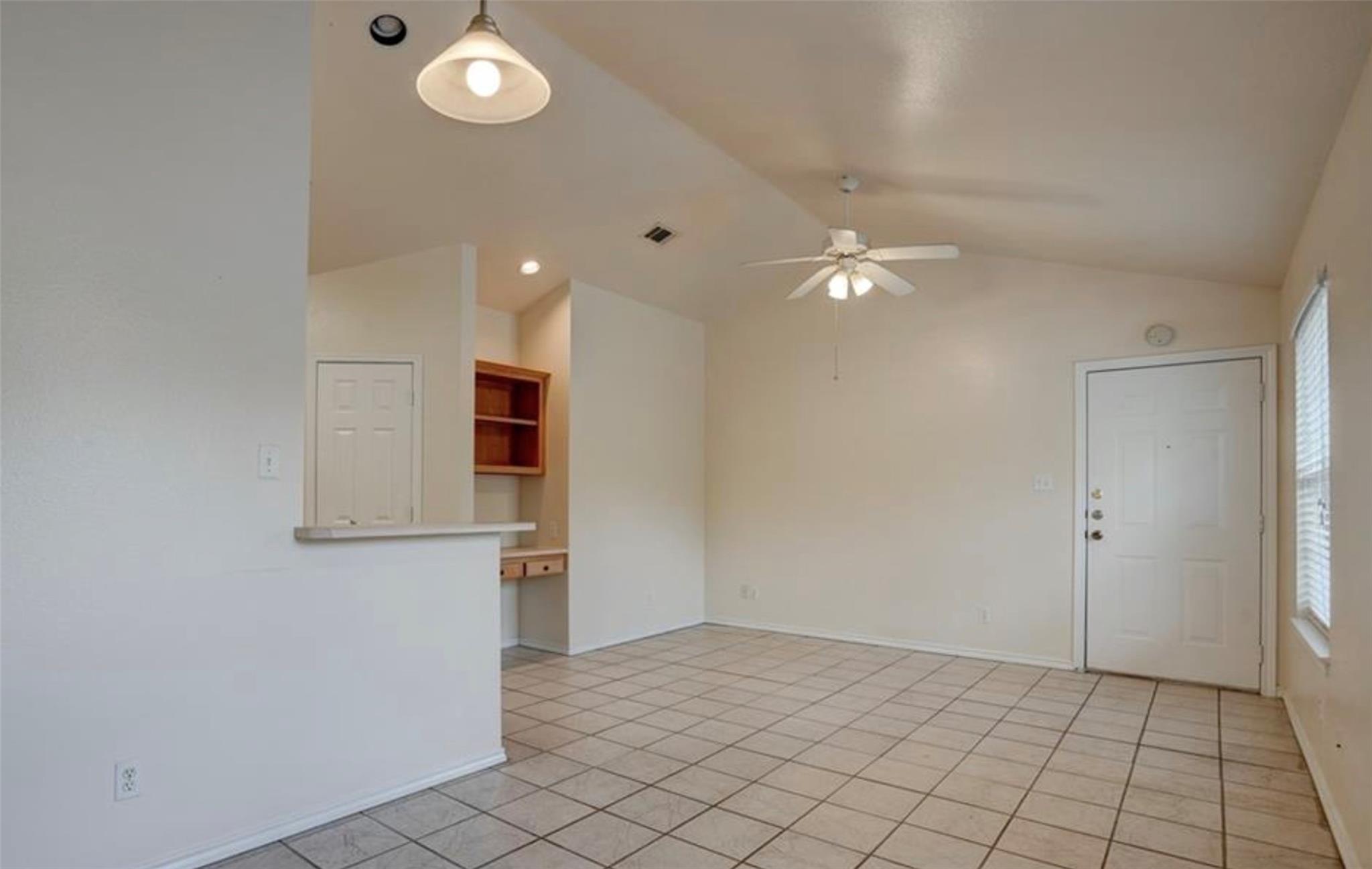 427 Lindsey St # 112, San Marcos, TX 78666