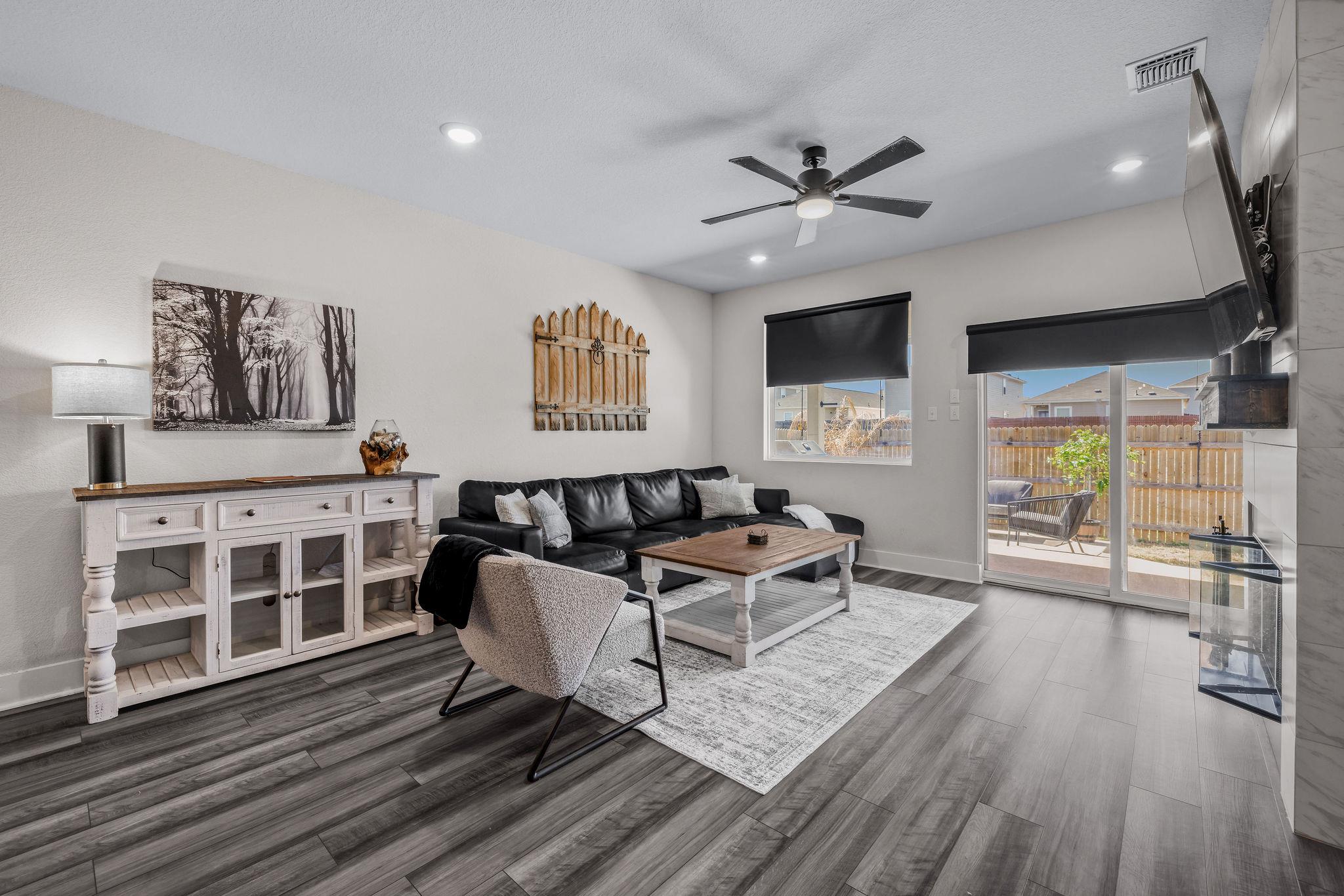 307 Gray Fox Loop, Hutto, TX 78634