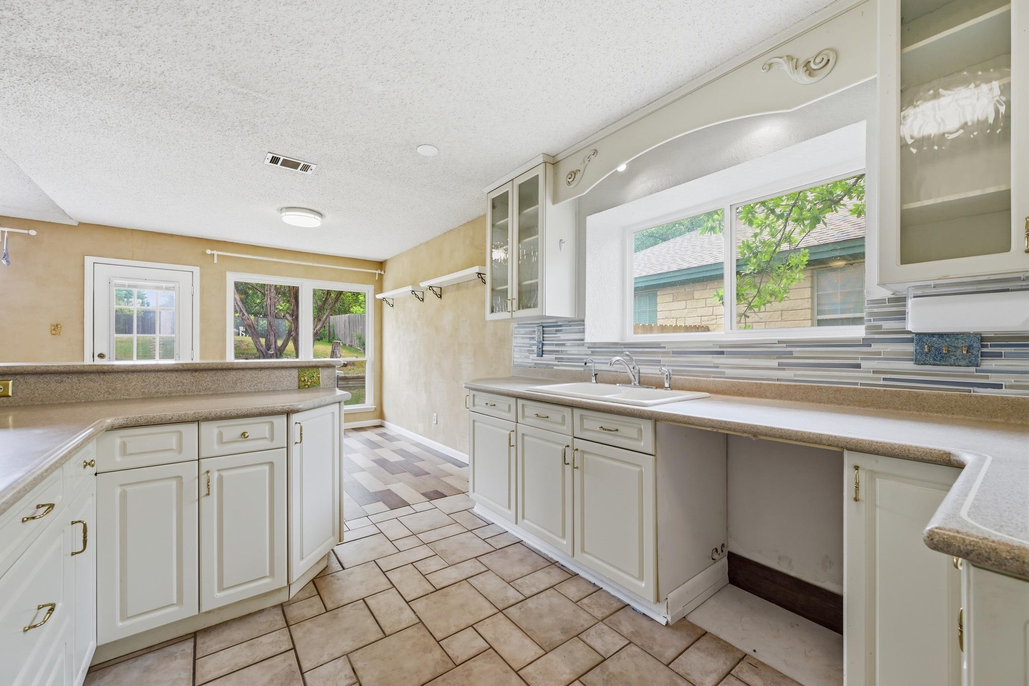 16415 Lone Wolf Dr, Leander, TX 78641