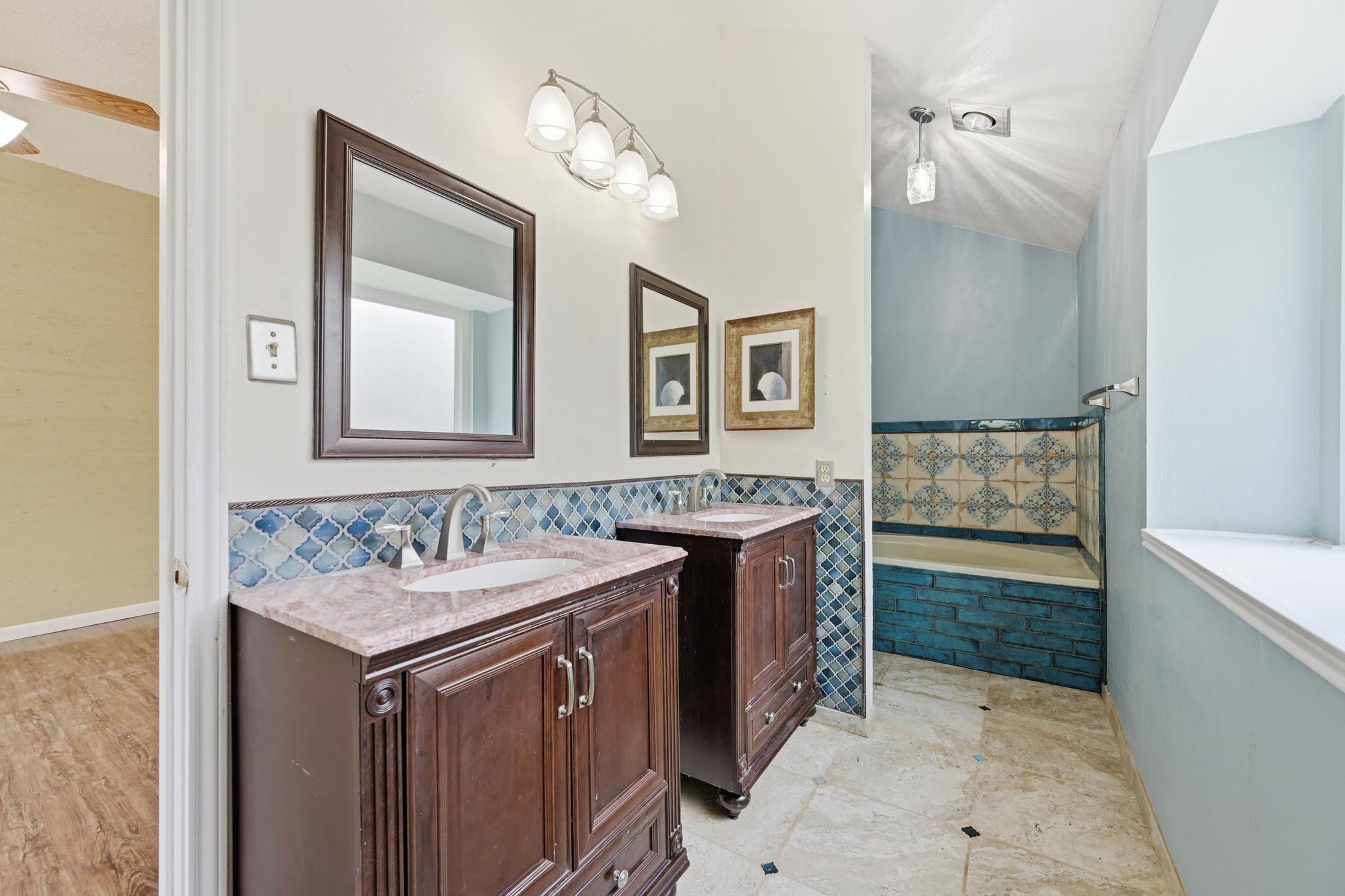 16415 Lone Wolf Dr, Leander, TX 78641