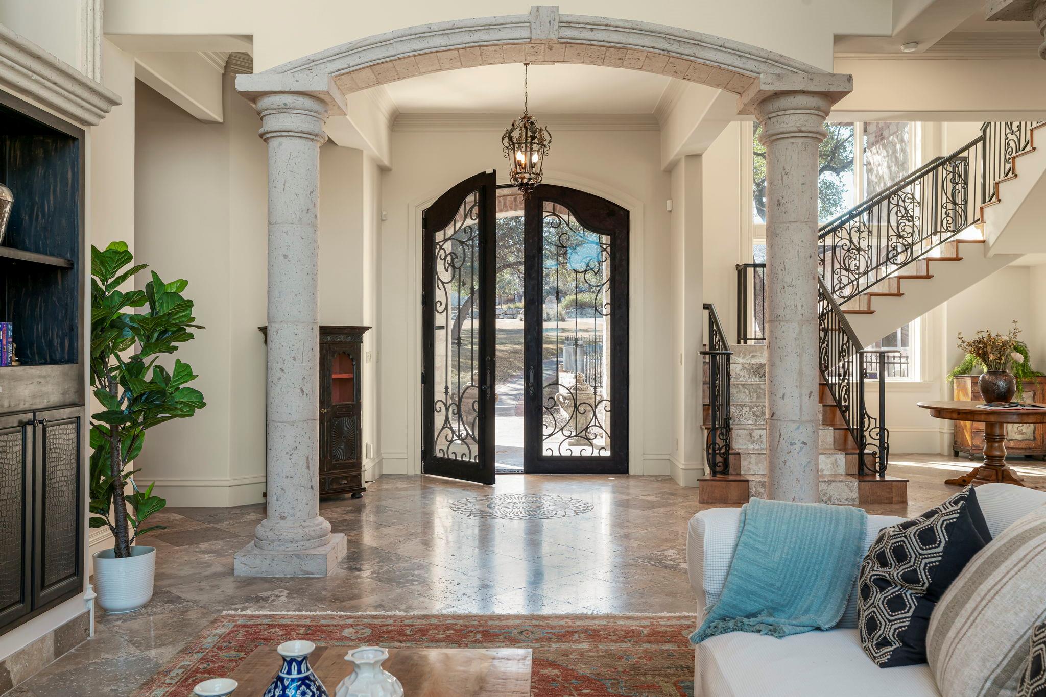 401 Brooks Hollow Rd, Lakeway, TX 78734