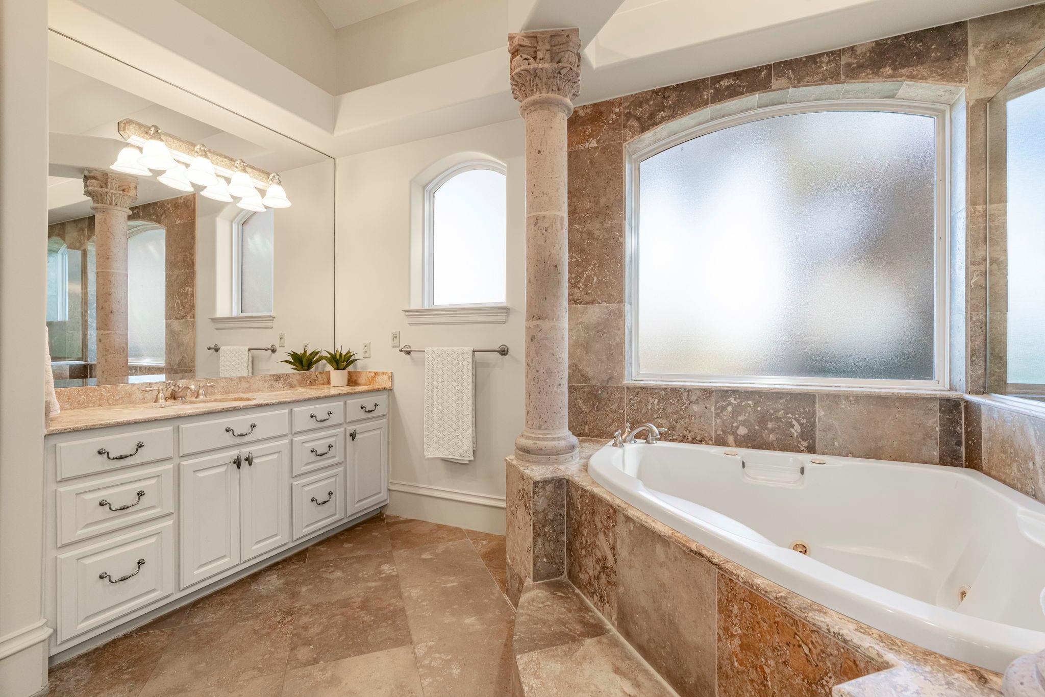 401 Brooks Hollow Rd, Lakeway, TX 78734