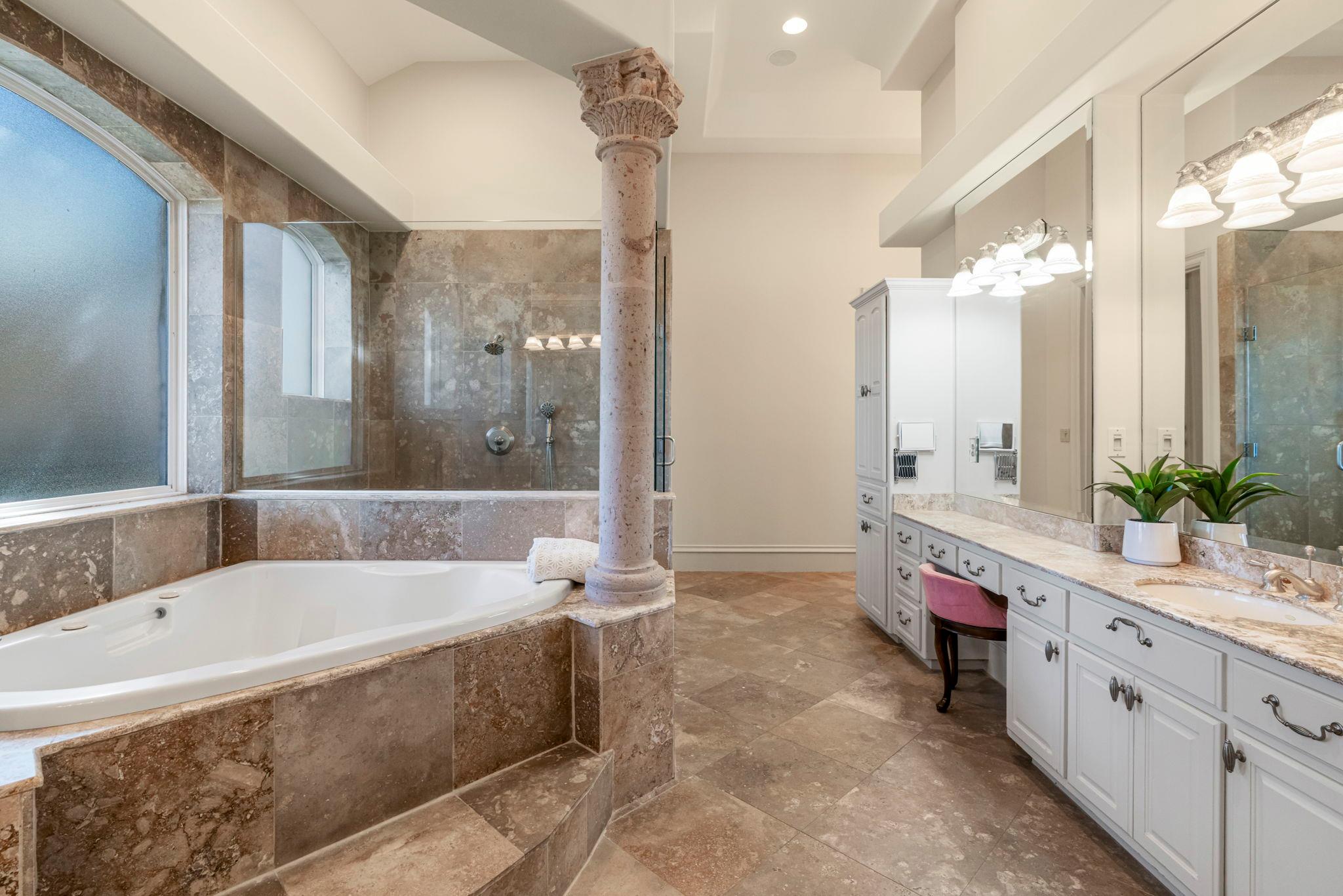 401 Brooks Hollow Rd, Lakeway, TX 78734