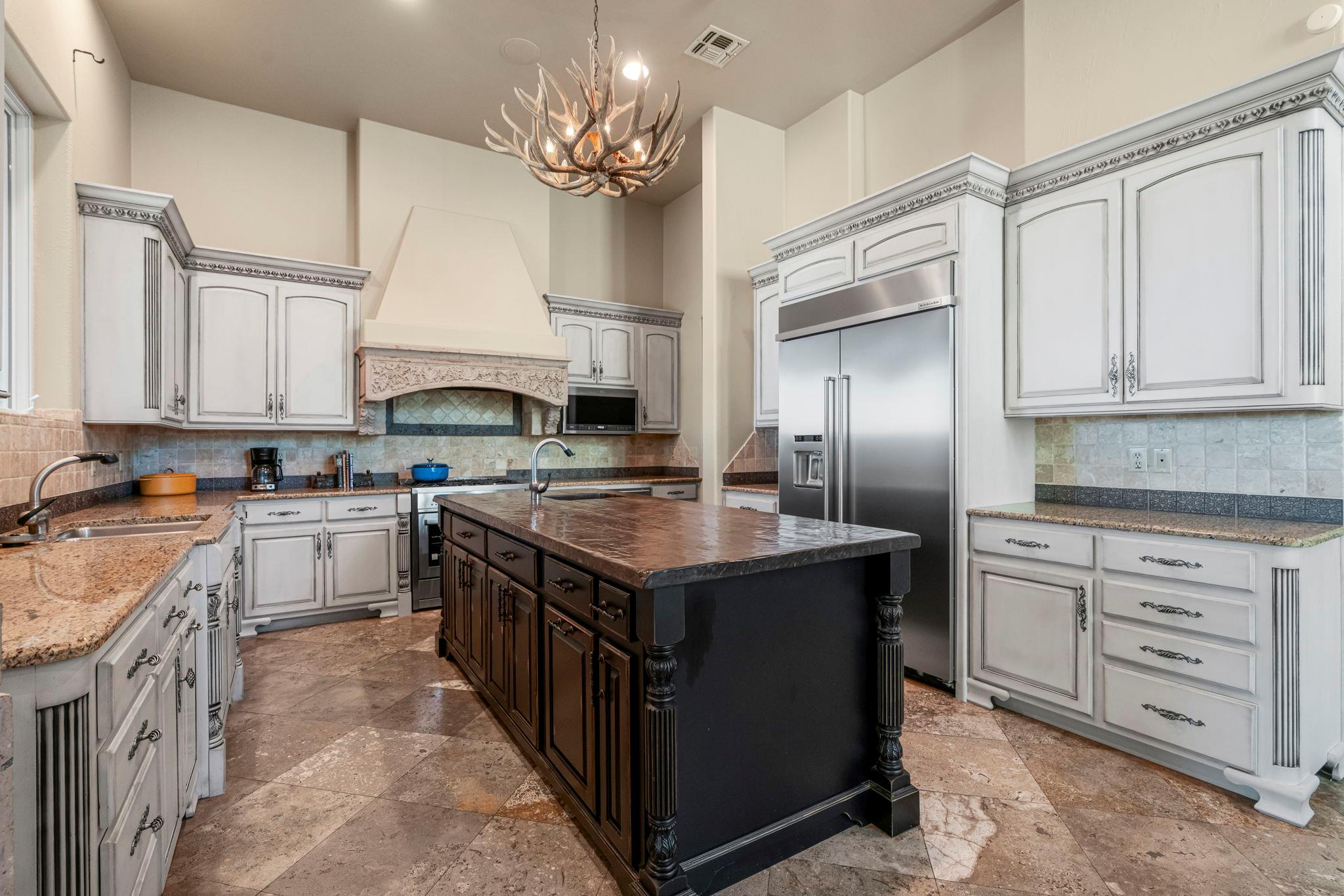 401 Brooks Hollow Rd, Lakeway, TX 78734