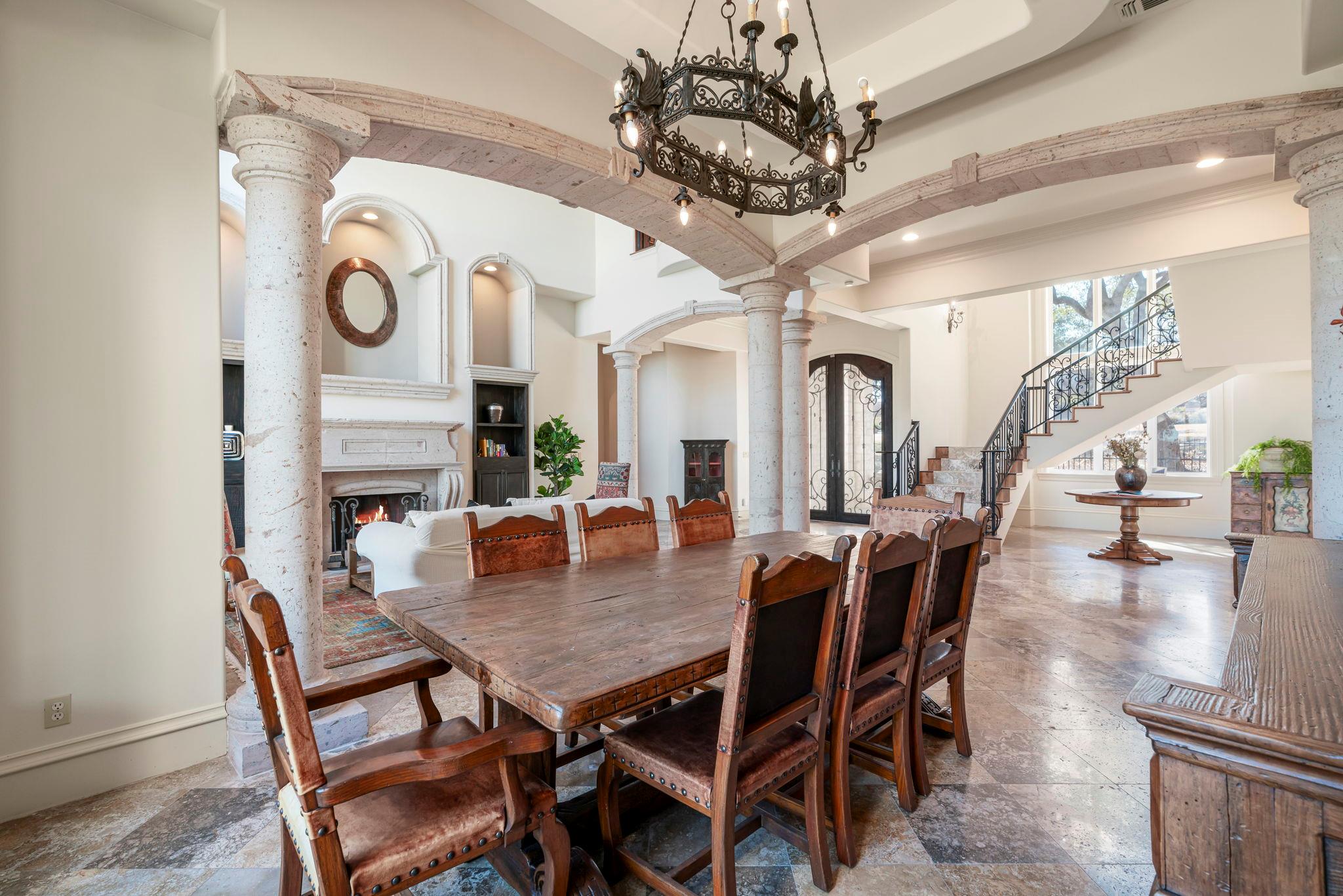 401 Brooks Hollow Rd, Lakeway, TX 78734