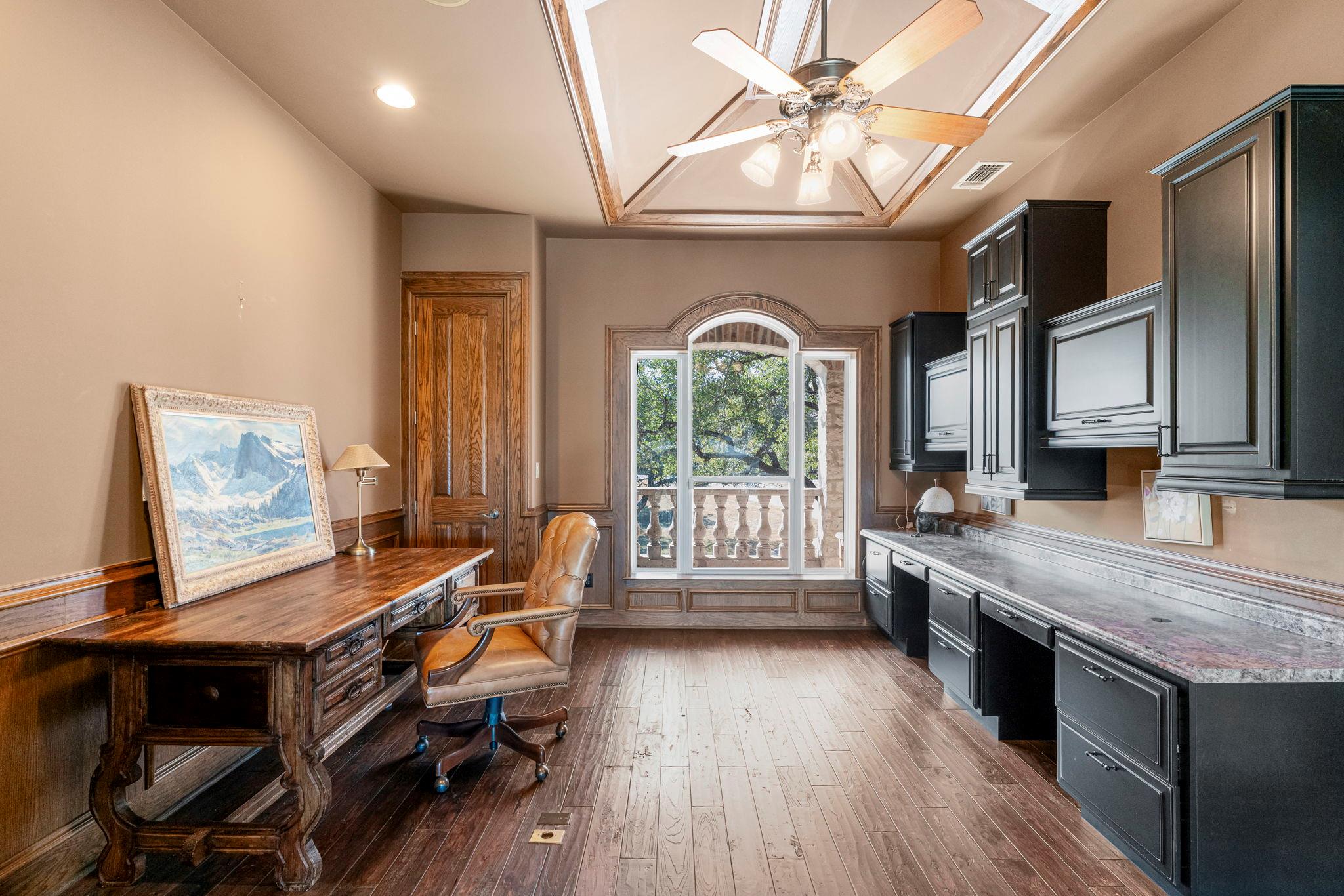 401 Brooks Hollow Rd, Lakeway, TX 78734