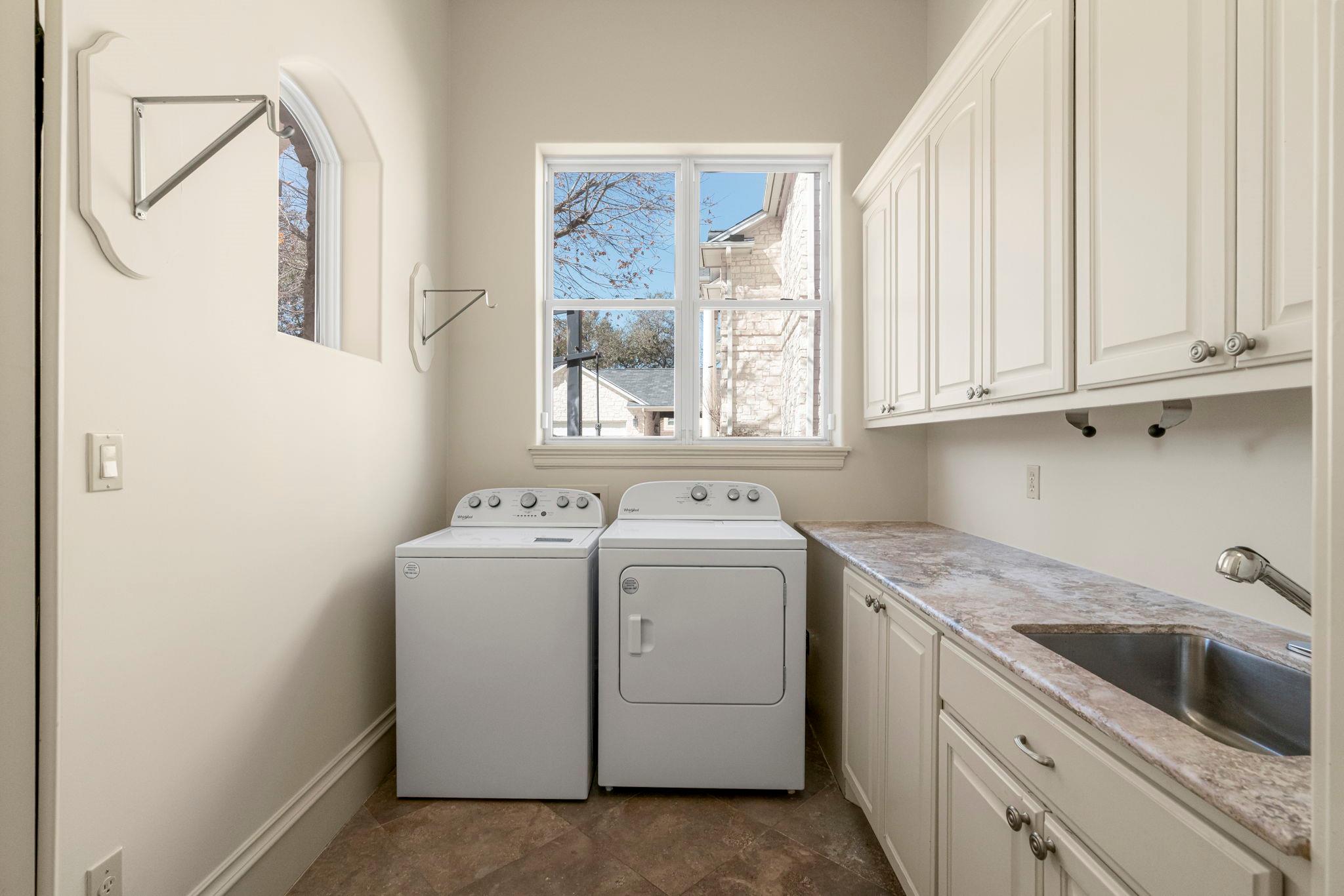 401 Brooks Hollow Rd, Lakeway, TX 78734