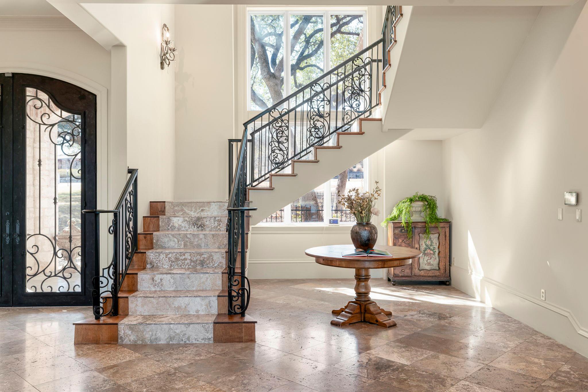 401 Brooks Hollow Rd, Lakeway, TX 78734