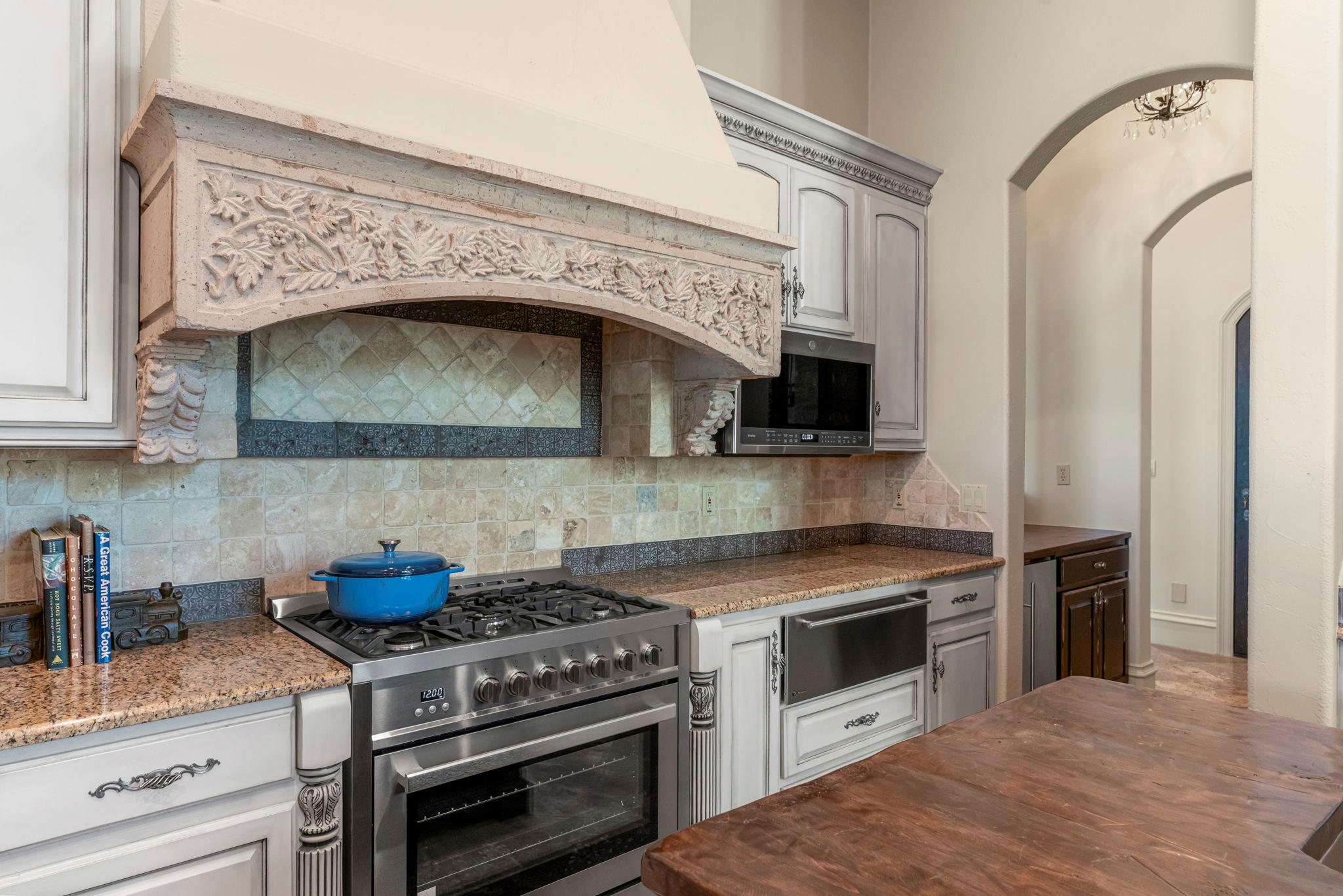 401 Brooks Hollow Rd, Lakeway, TX 78734