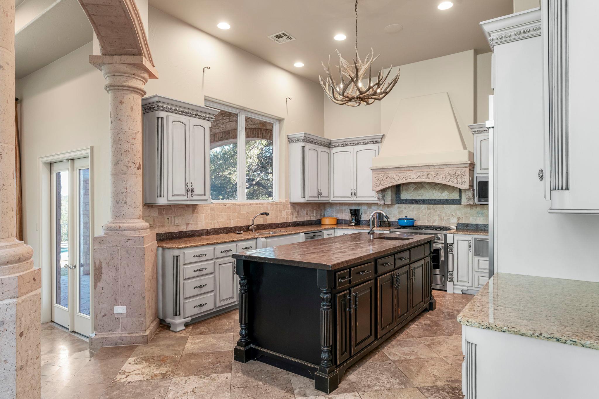 401 Brooks Hollow Rd, Lakeway, TX 78734