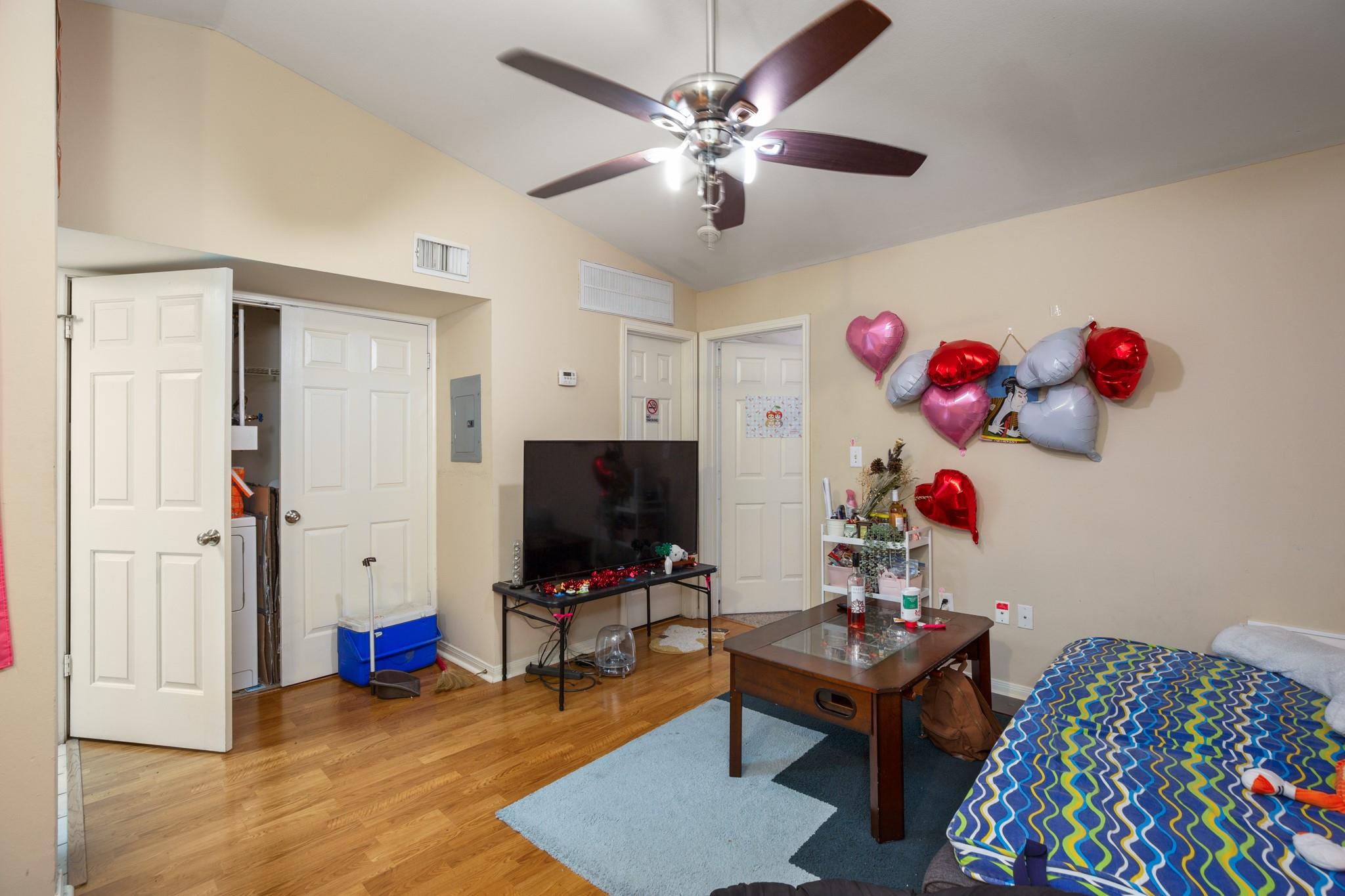 501 W 26th St # 304, Austin, TX 78705