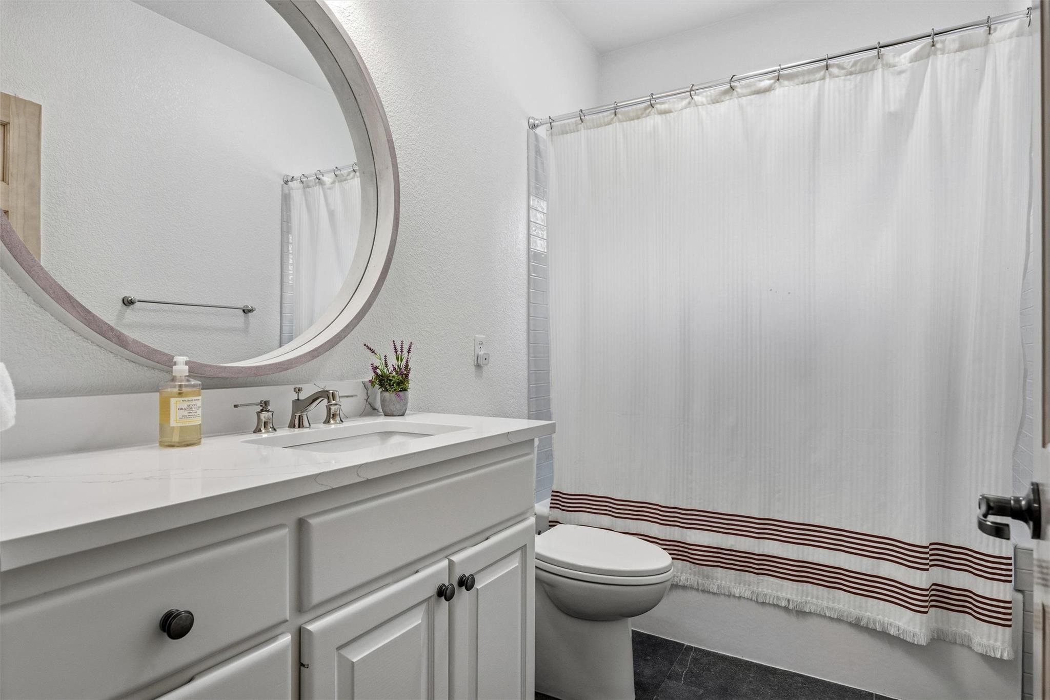 700 Shadow Hill Rd, Horseshoe Bay, TX 78657