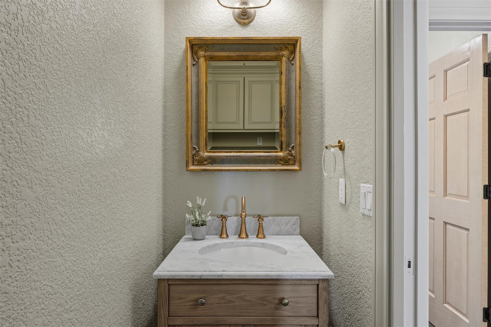 700 Shadow Hill Rd, Horseshoe Bay, TX 78657