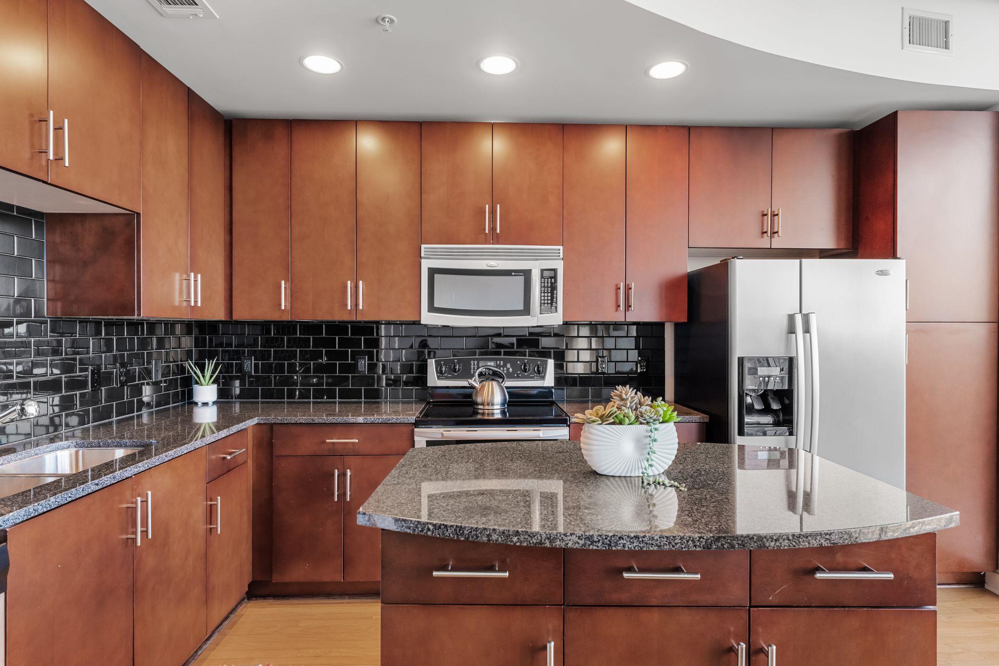 360 Nueces St # 3703, Austin, TX 78701