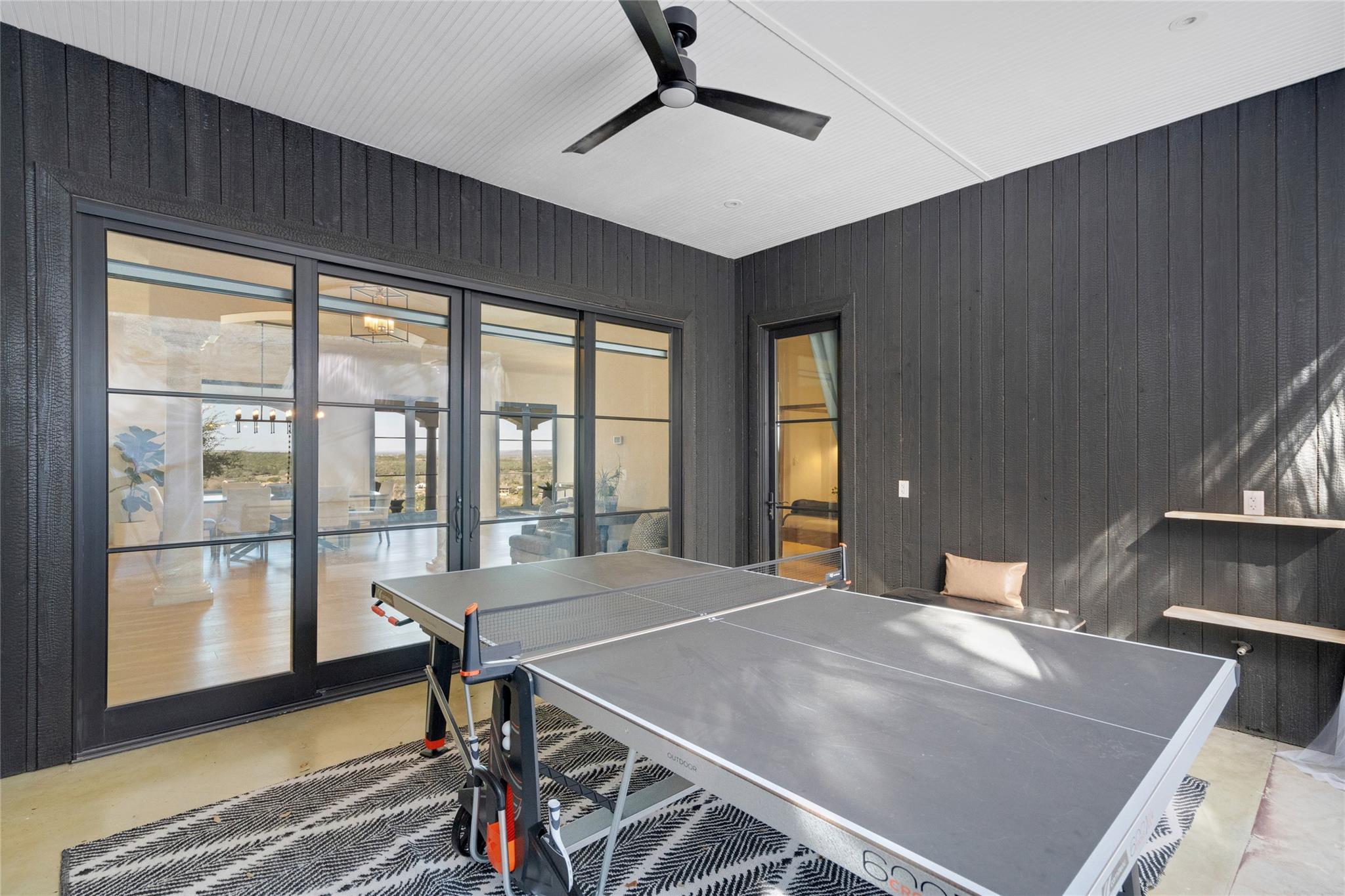 401 Rogart Dr, Spicewood, TX 78669