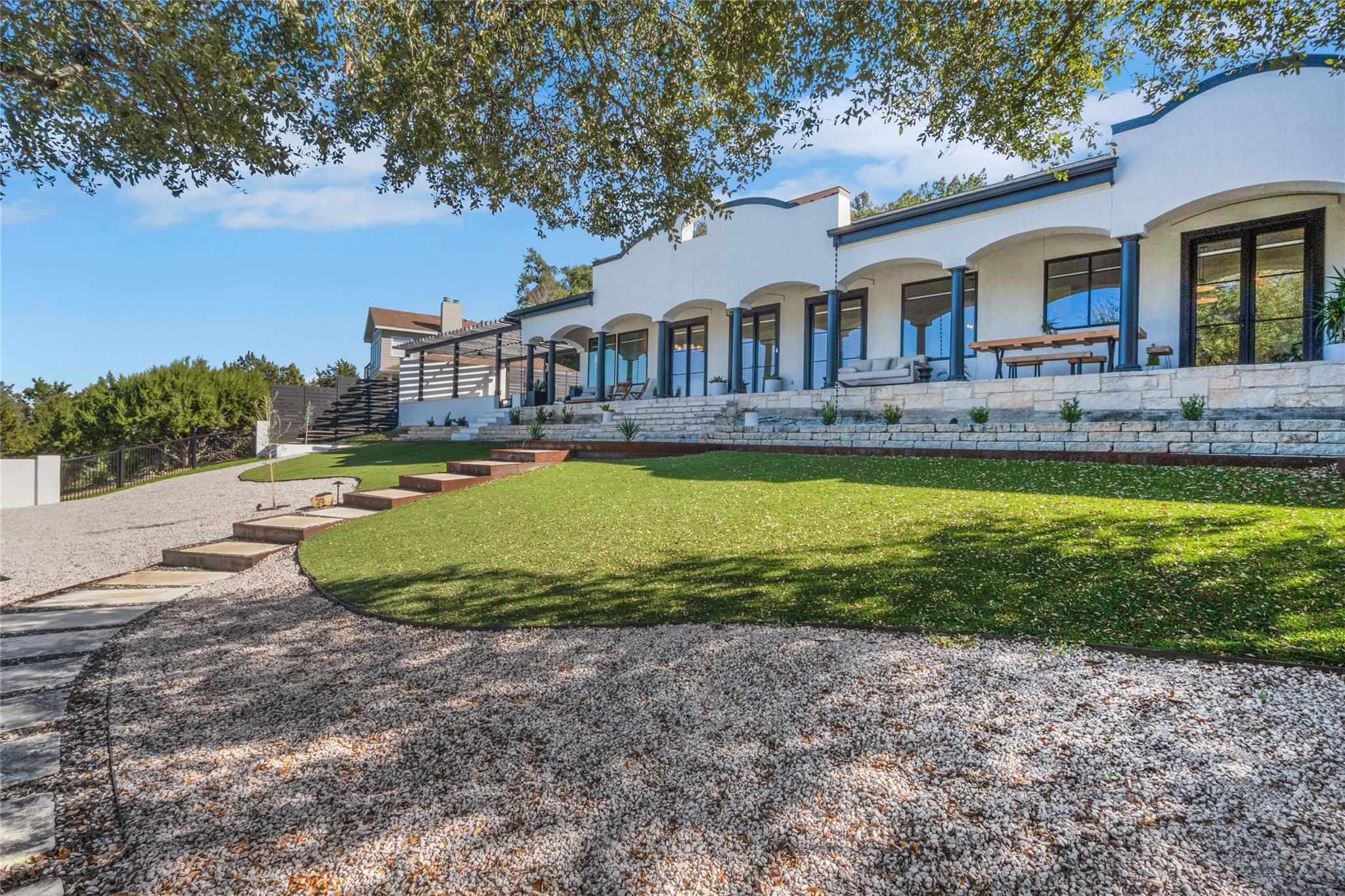 401 Rogart Dr, Spicewood, TX 78669