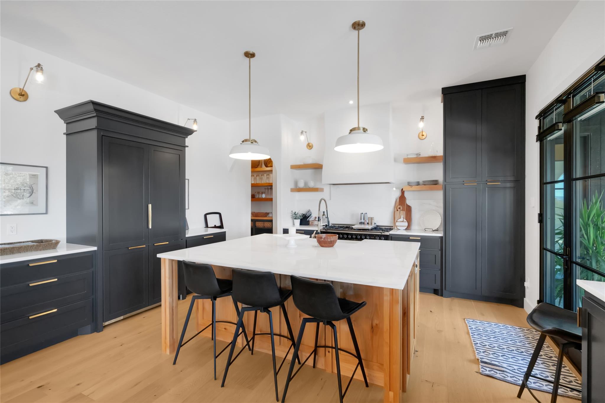 401 Rogart Dr, Spicewood, TX 78669