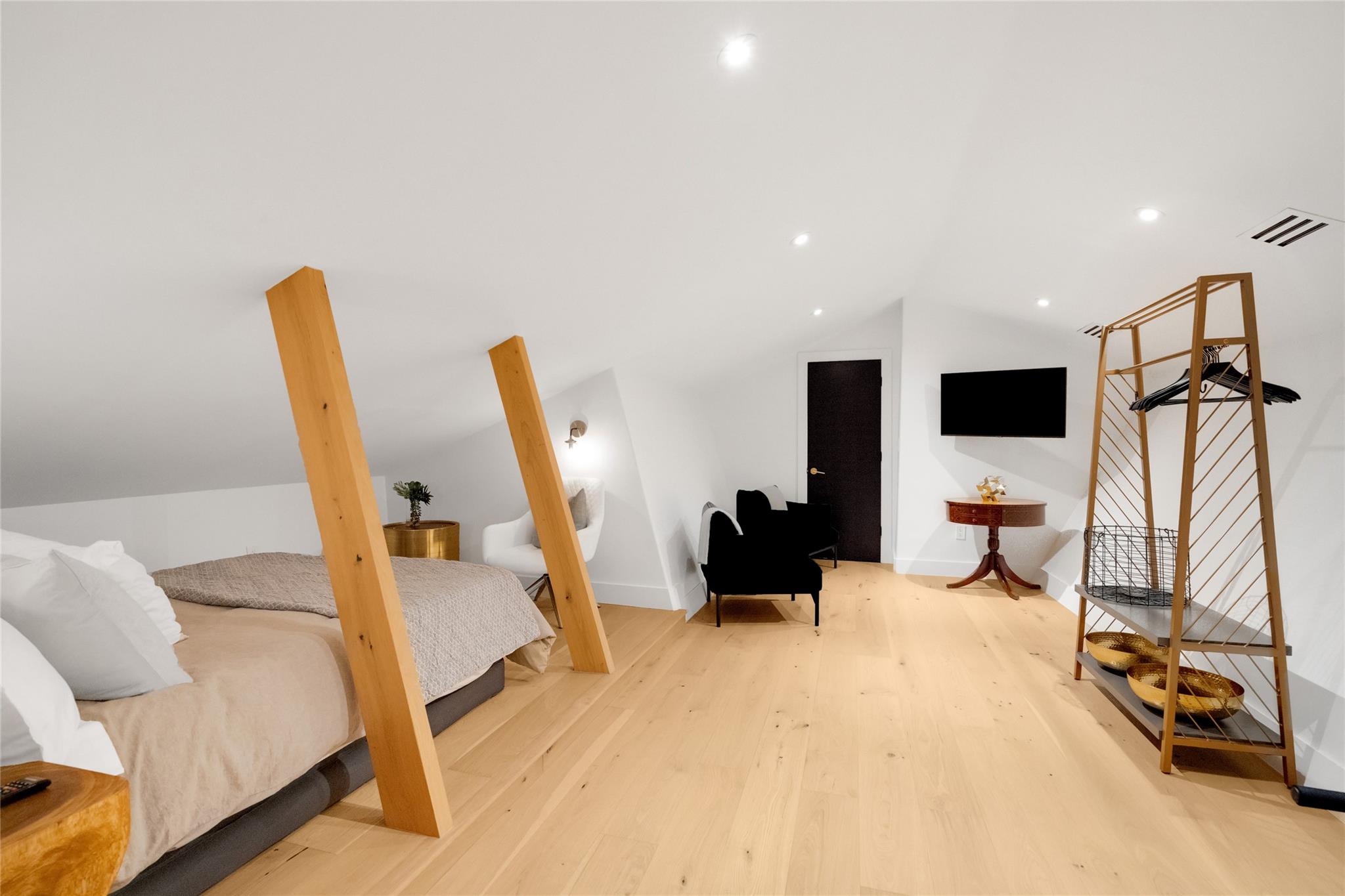 401 Rogart Dr, Spicewood, TX 78669