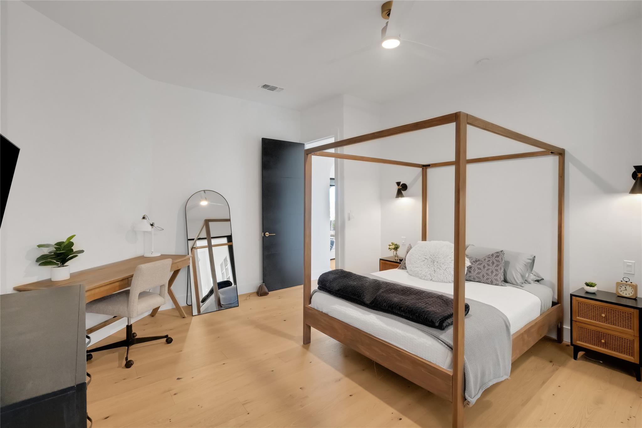 401 Rogart Dr, Spicewood, TX 78669