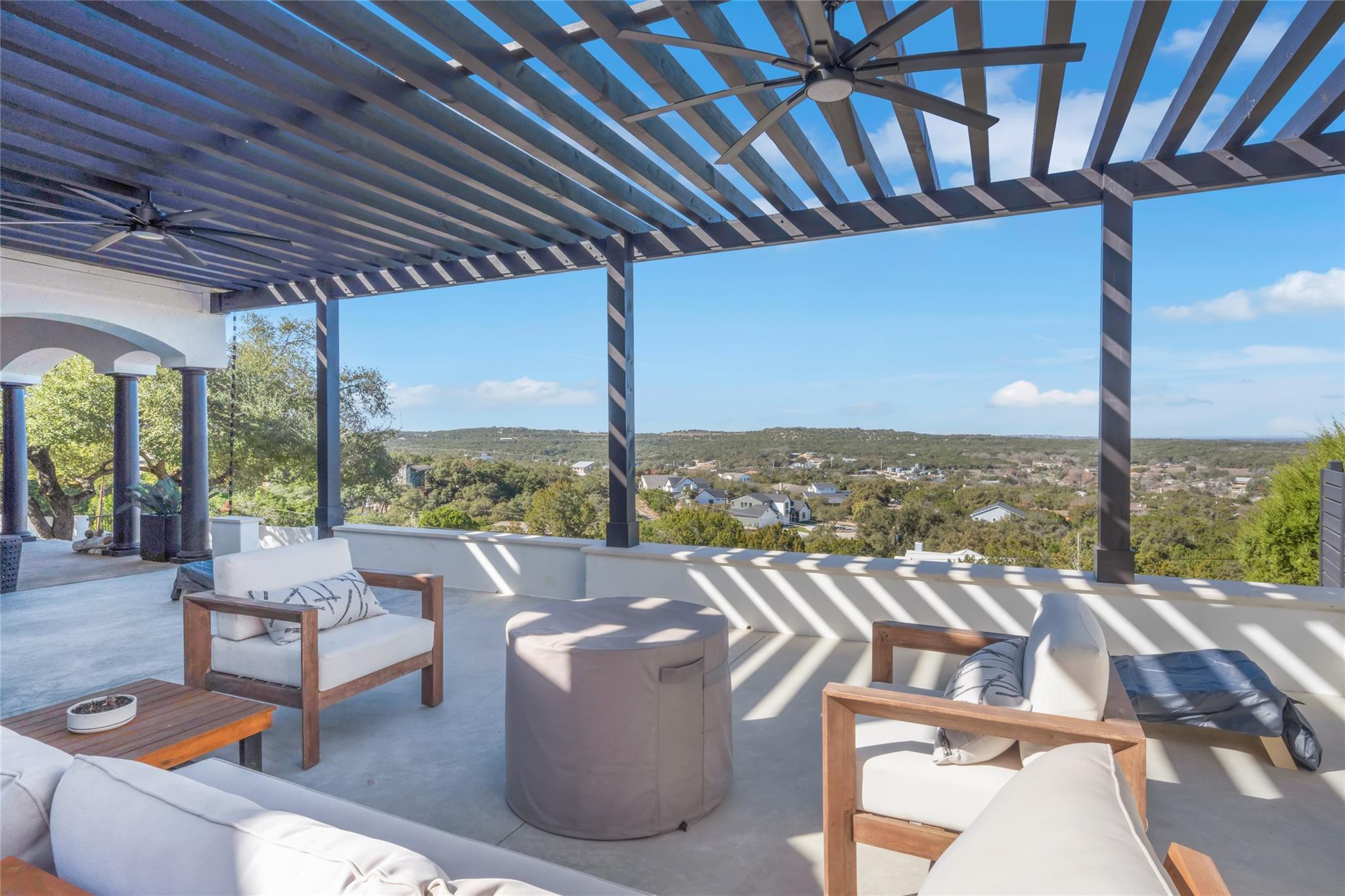 401 Rogart Dr, Spicewood, TX 78669