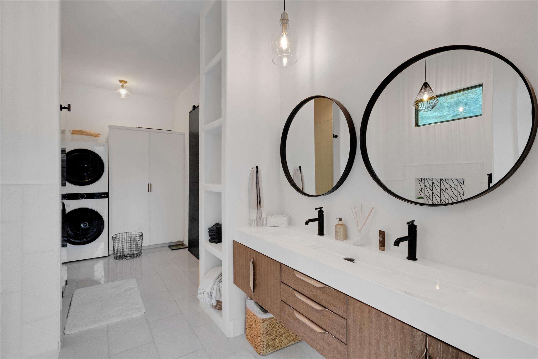 401 Rogart Dr, Spicewood, TX 78669