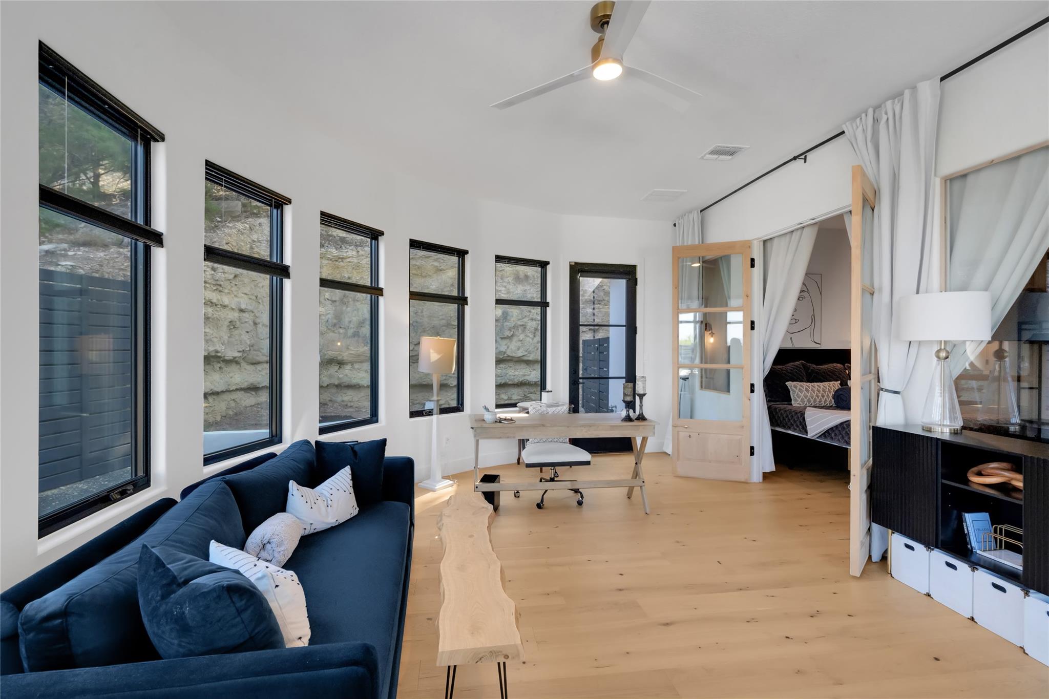 401 Rogart Dr, Spicewood, TX 78669