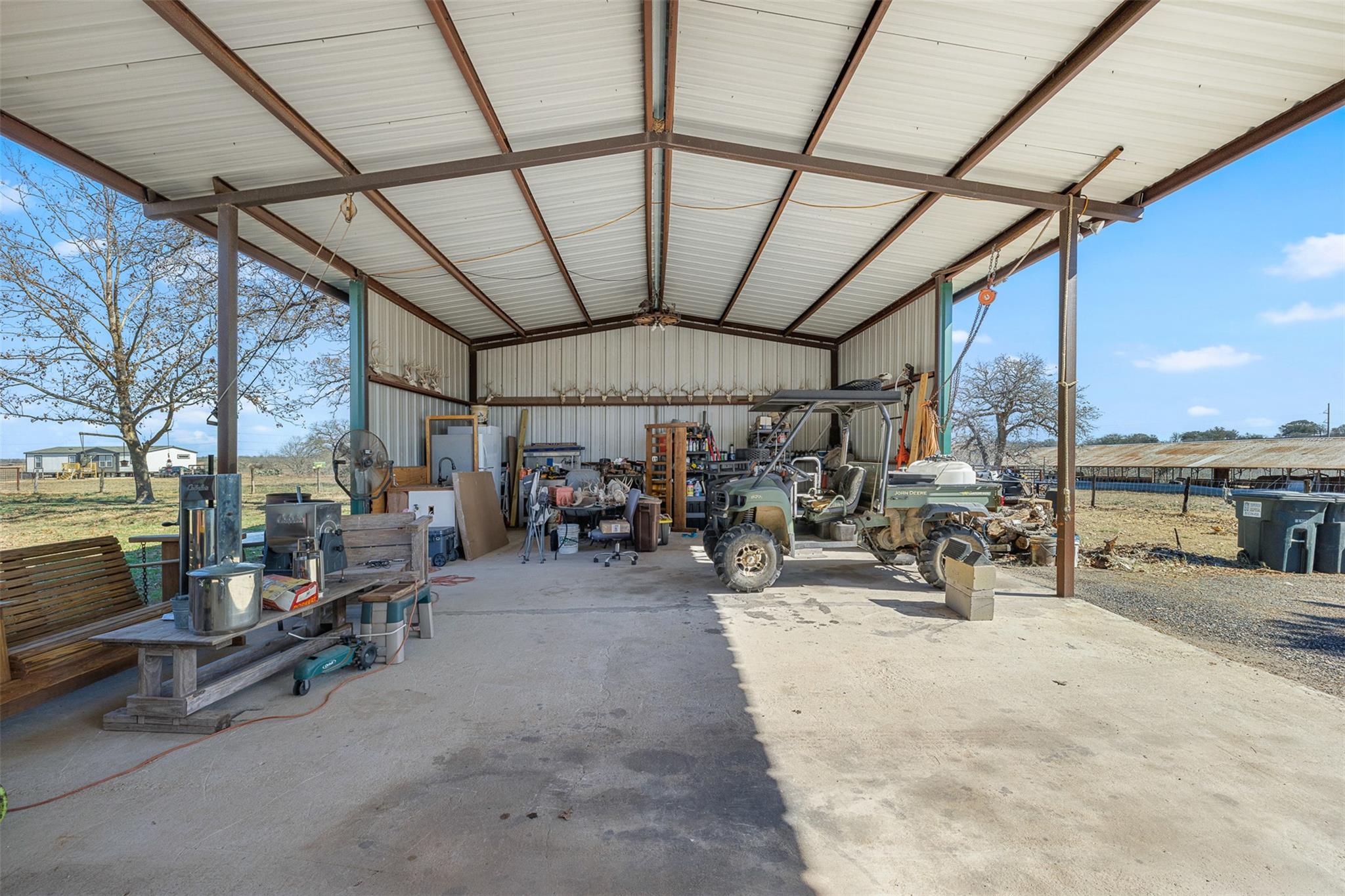7393 N State Highway 80, Nixon, TX 78140