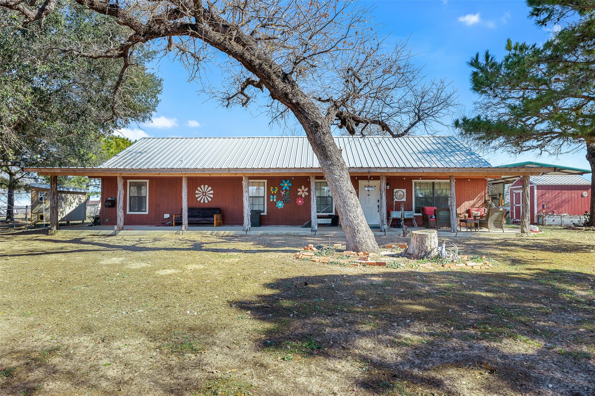 7393 N State Highway 80, Nixon, TX 78140