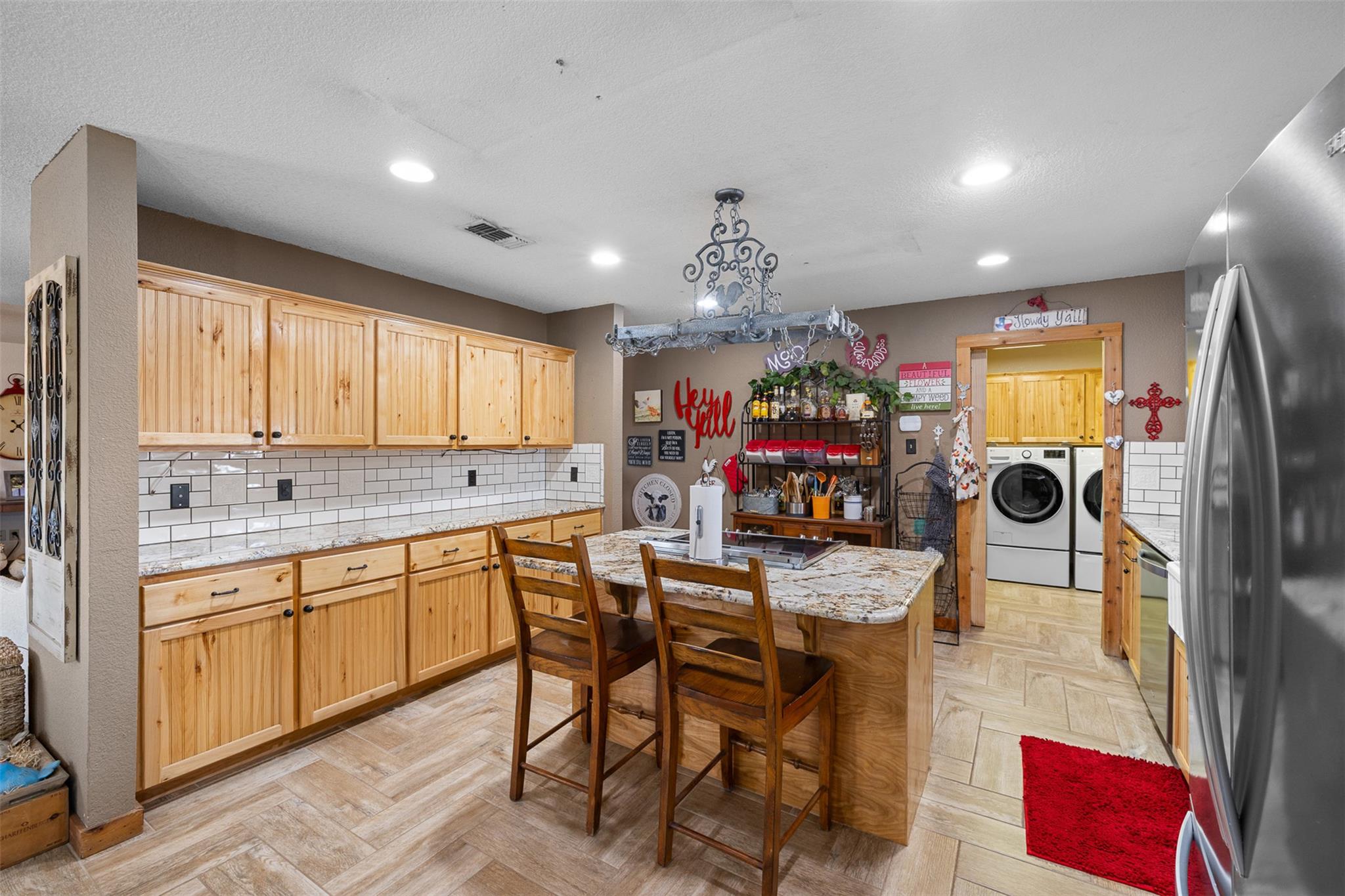 7393 N State Highway 80, Nixon, TX 78140