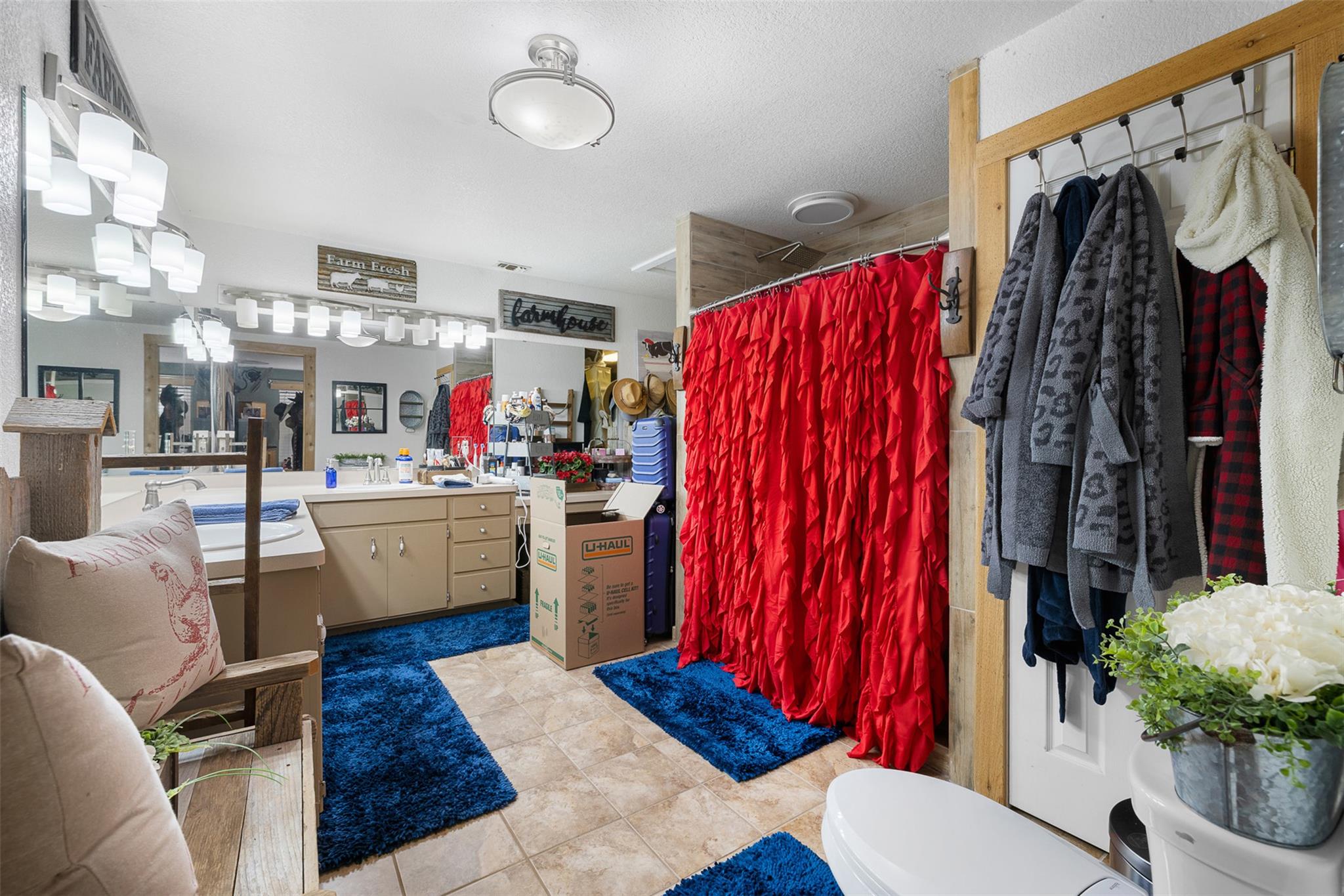 7393 N State Highway 80, Nixon, TX 78140