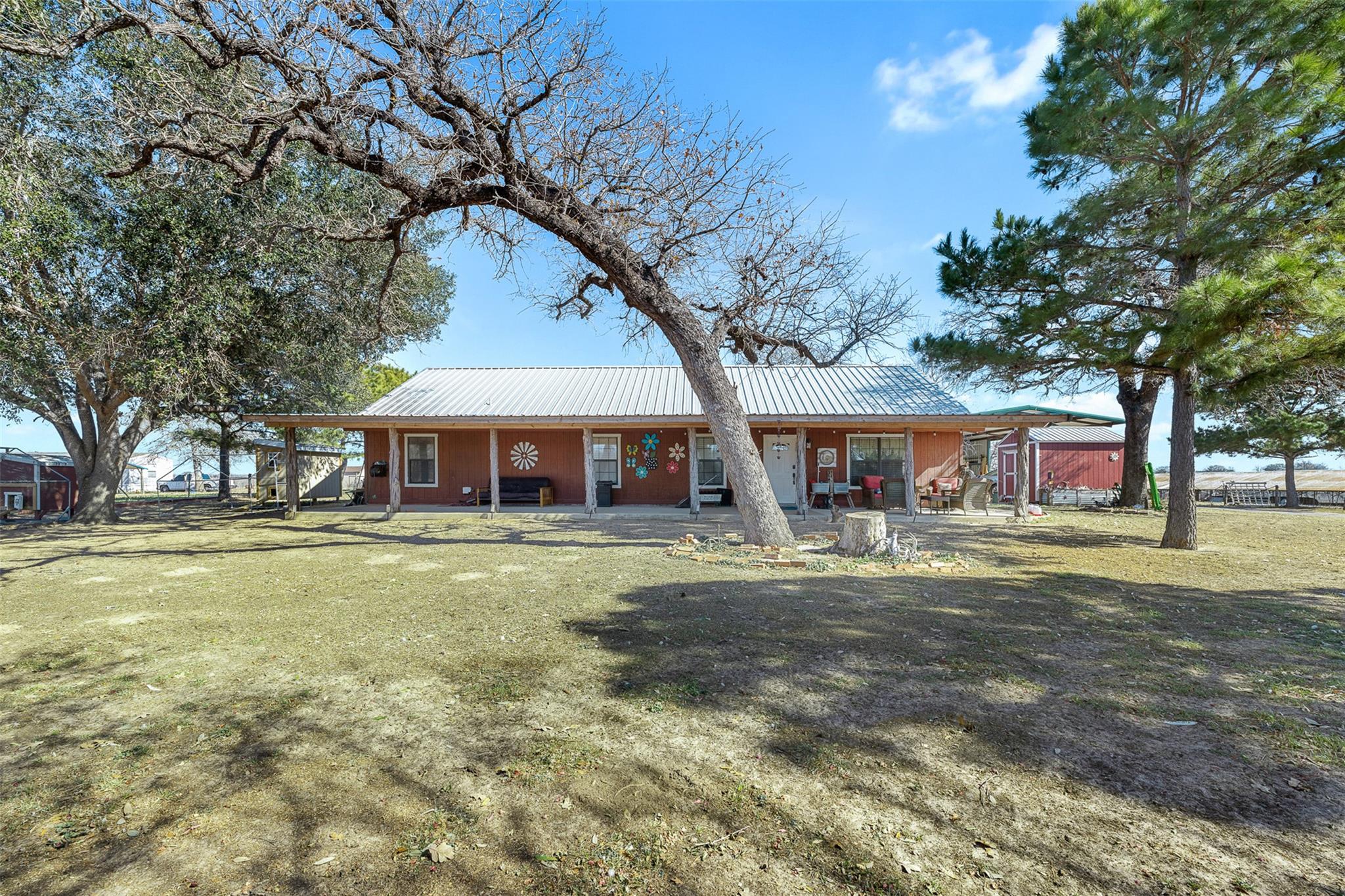 7393 N State Highway 80, Nixon, TX 78140