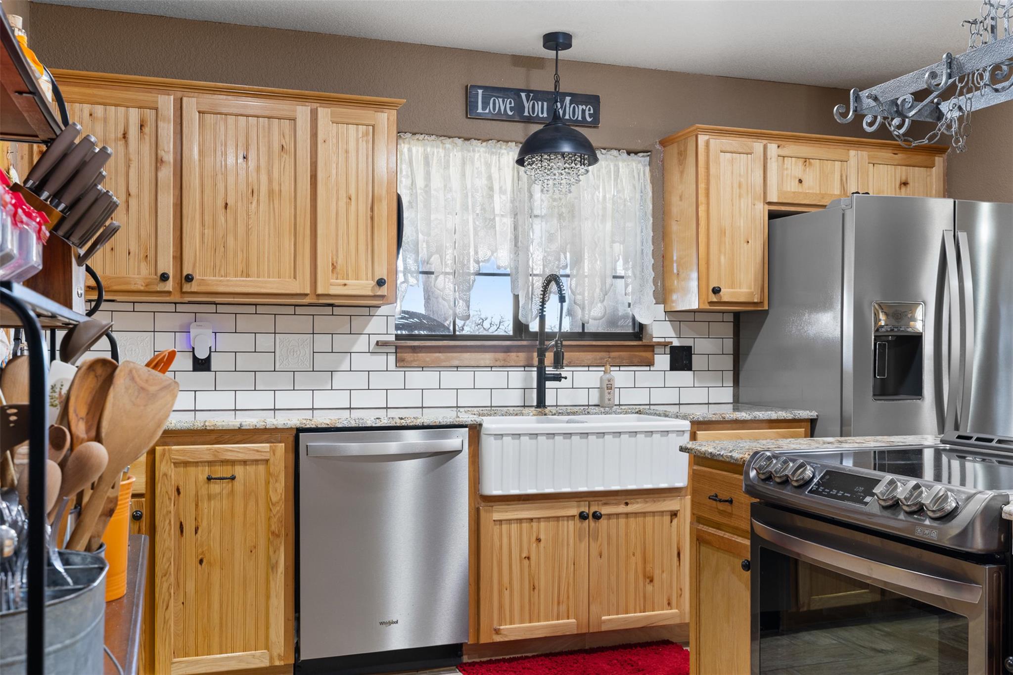 7393 N State Highway 80, Nixon, TX 78140