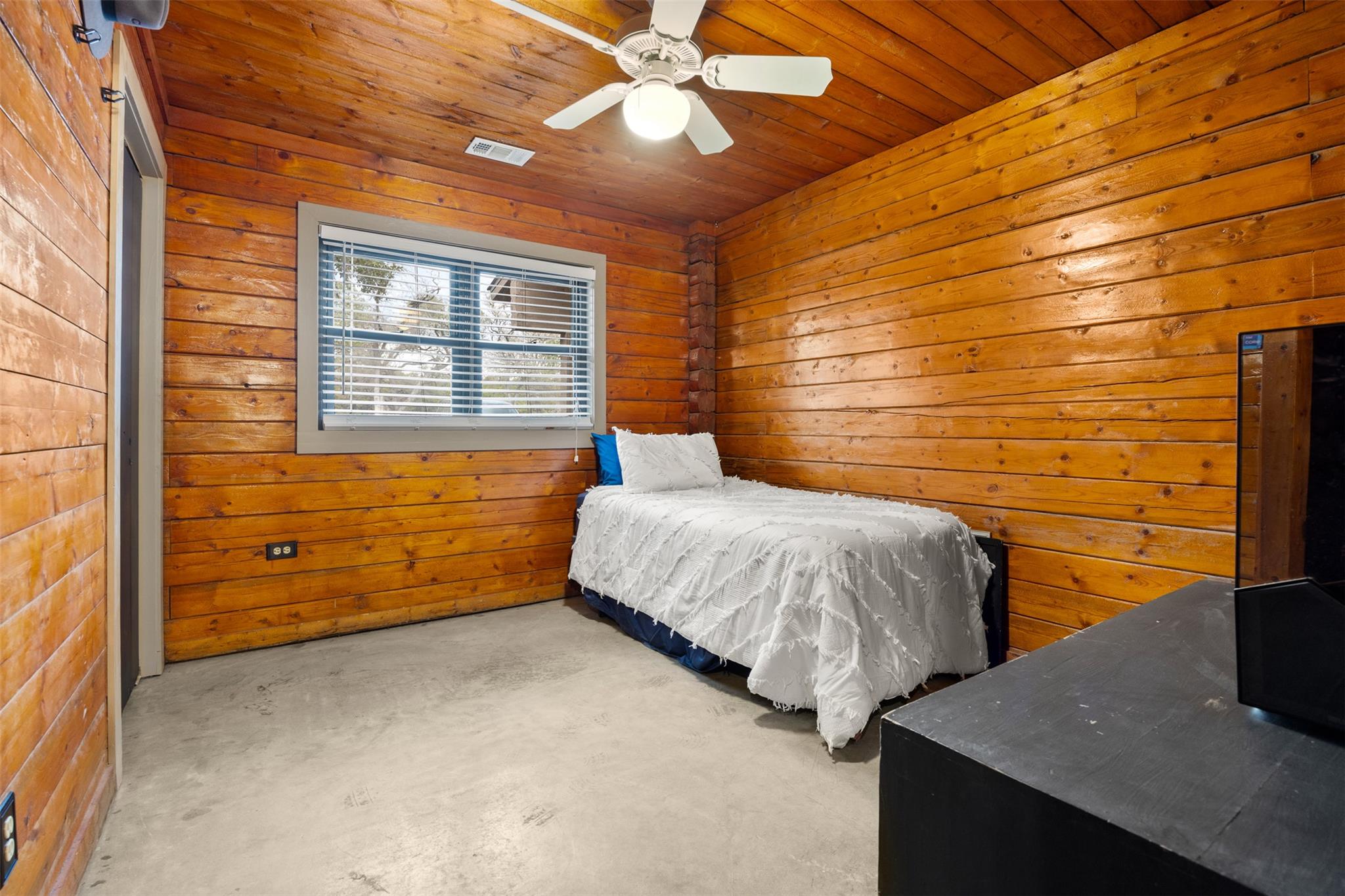 301 Green Acres Dr, Wimberley, TX 78676