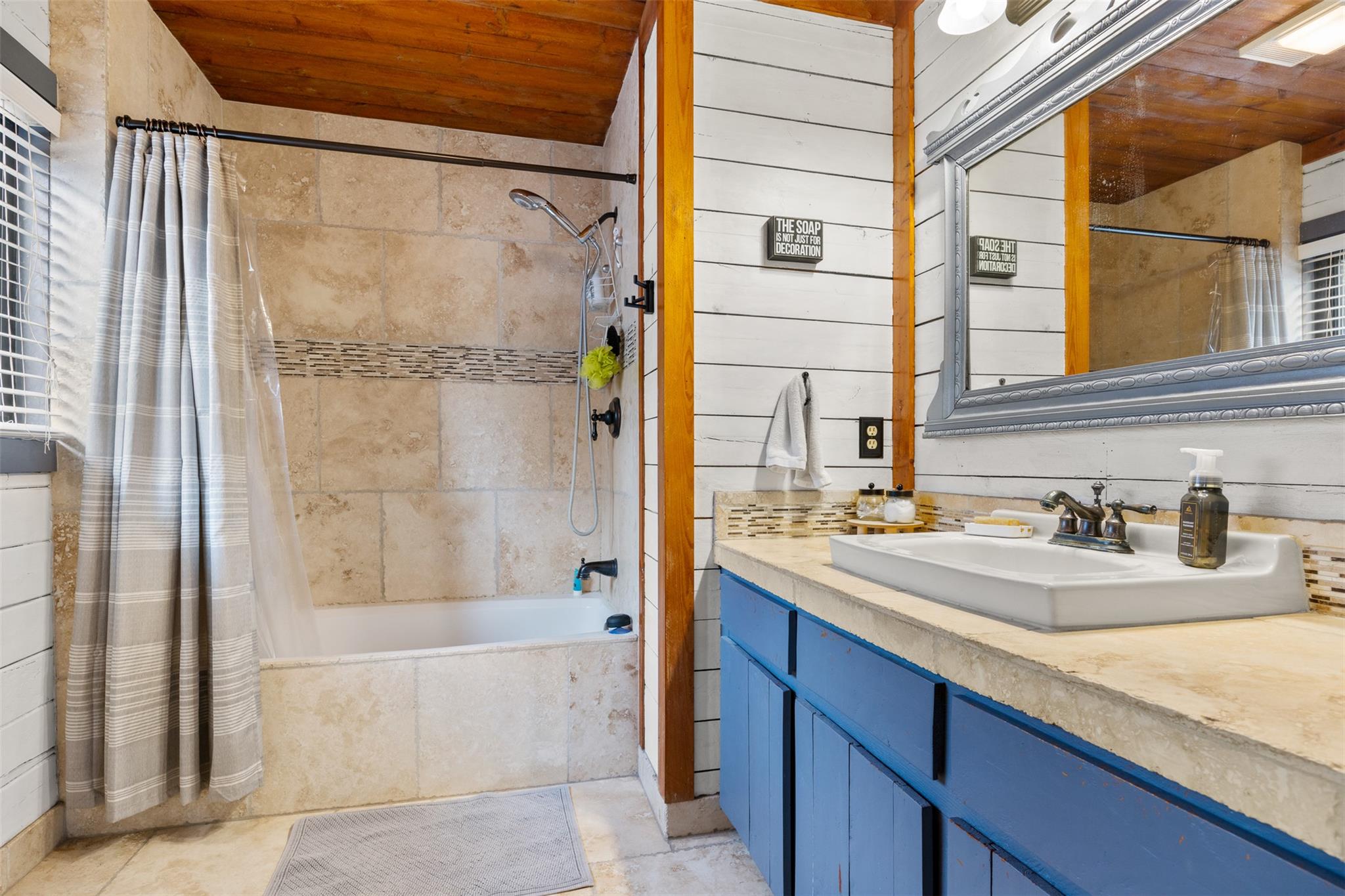 301 Green Acres Dr, Wimberley, TX 78676