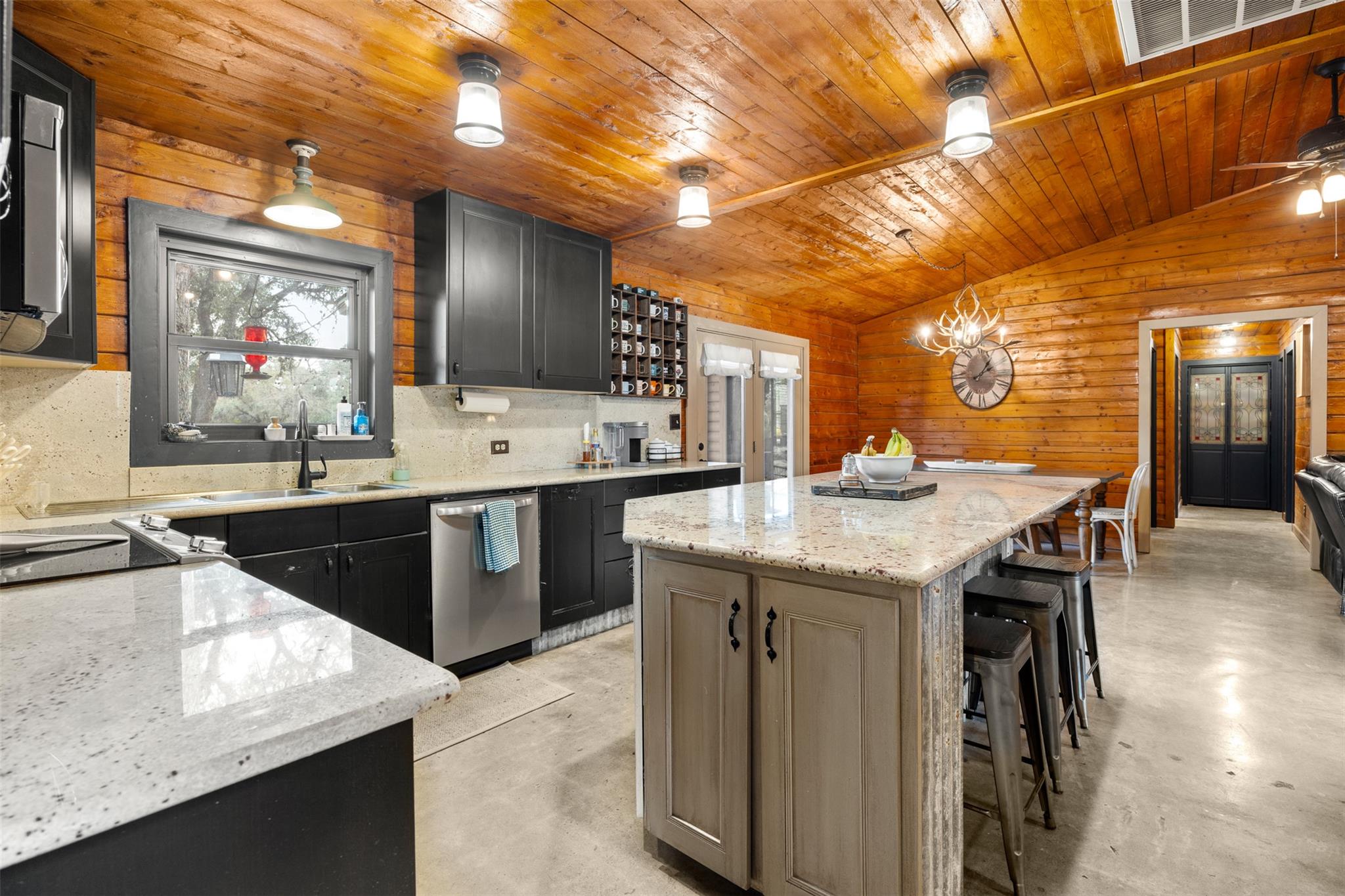 301 Green Acres Dr, Wimberley, TX 78676