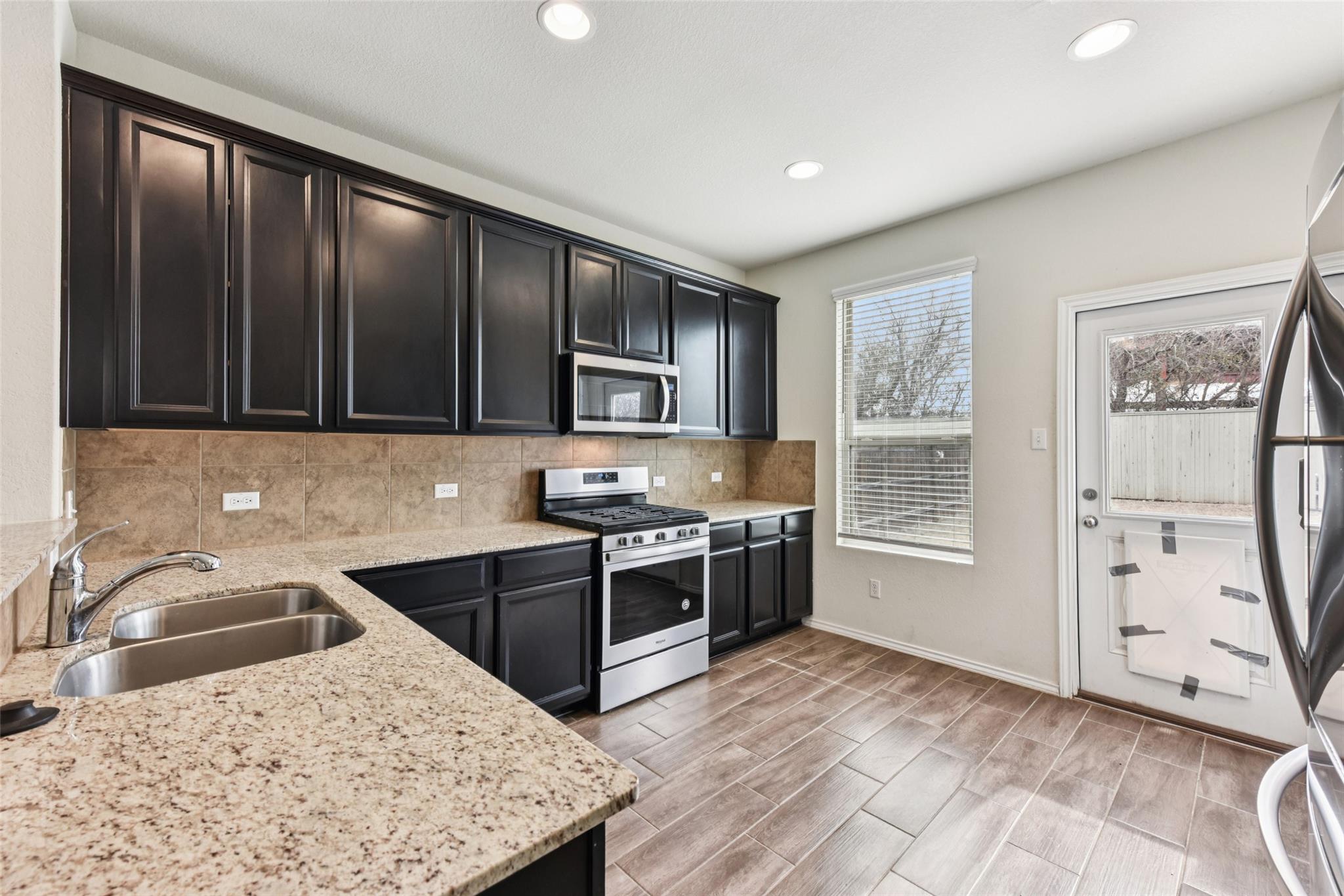 333 La Dera Dr, Liberty Hill, TX 78642