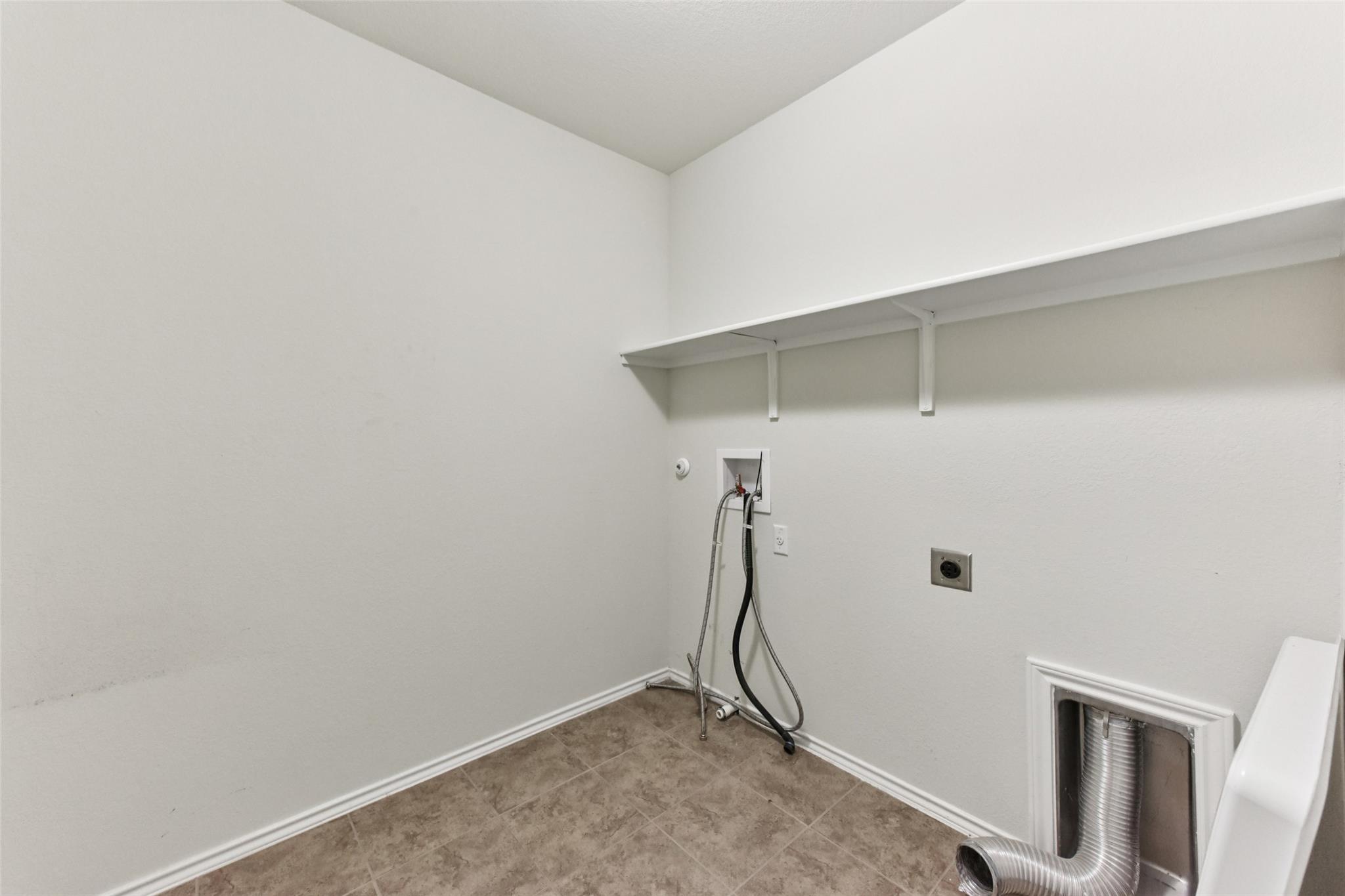 333 La Dera Dr, Liberty Hill, TX 78642