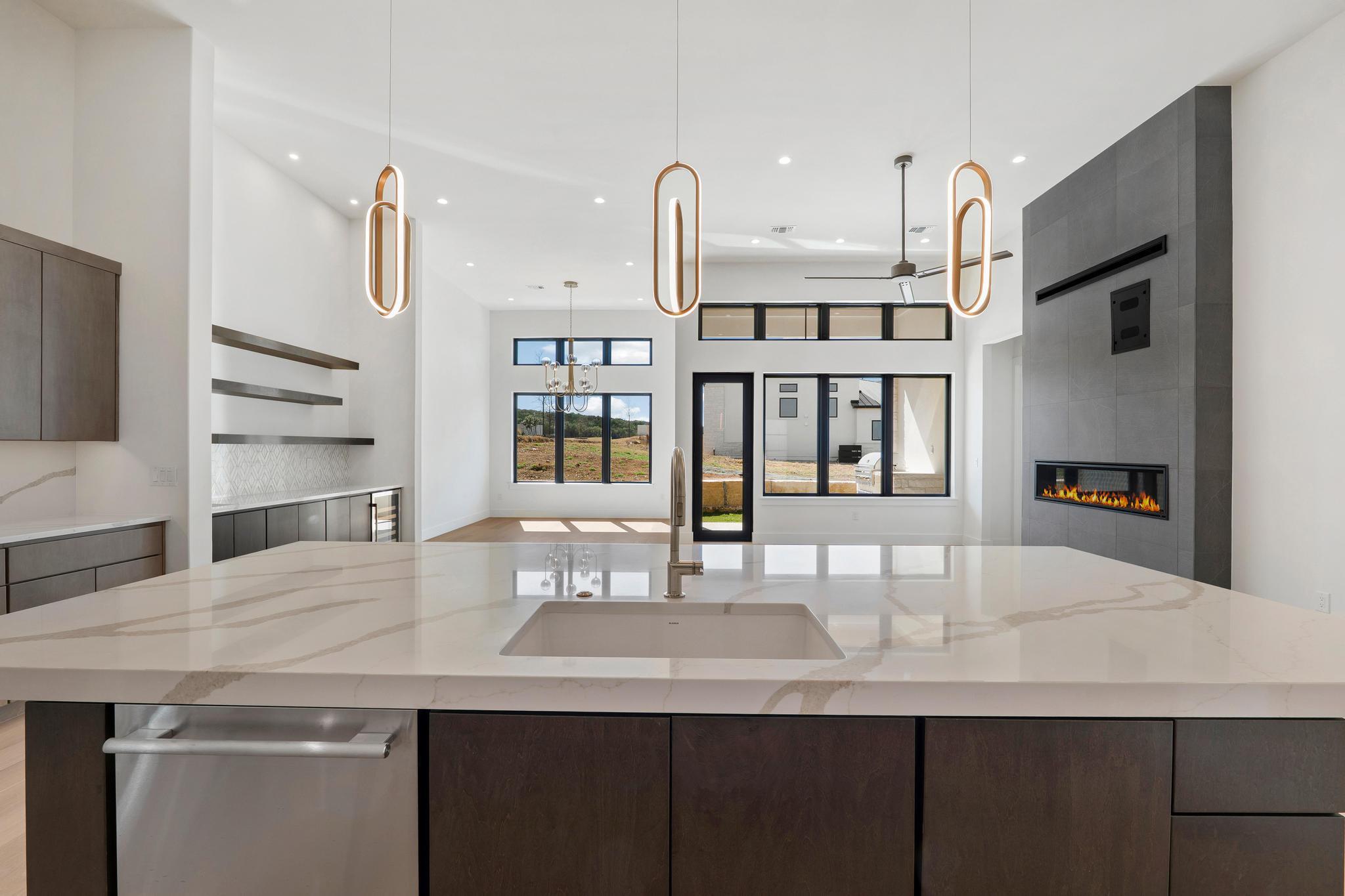 103 Via Roma Ct, Horseshoe Bay, TX 78657