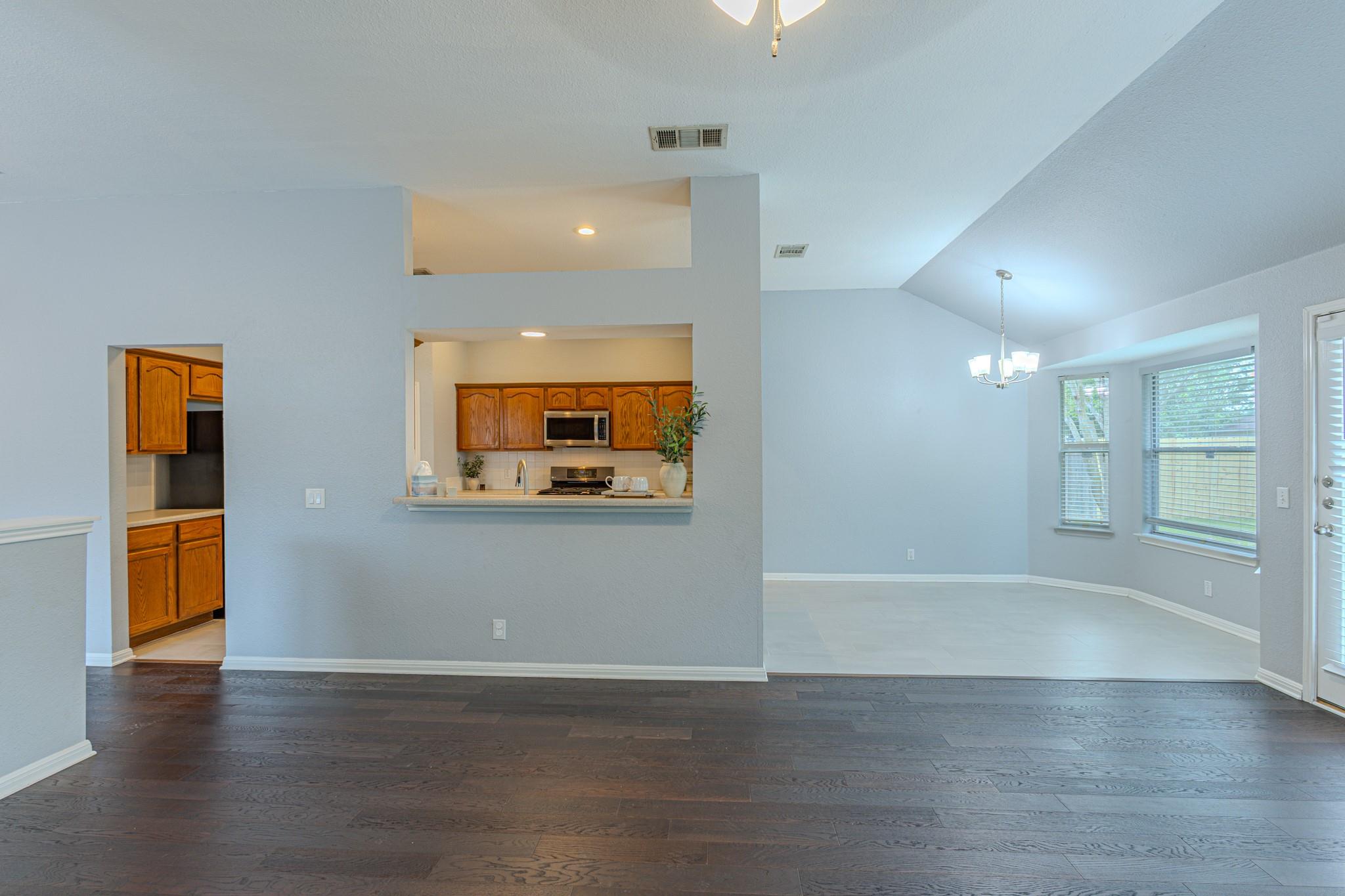 208 Discovery, Kyle, TX 78640