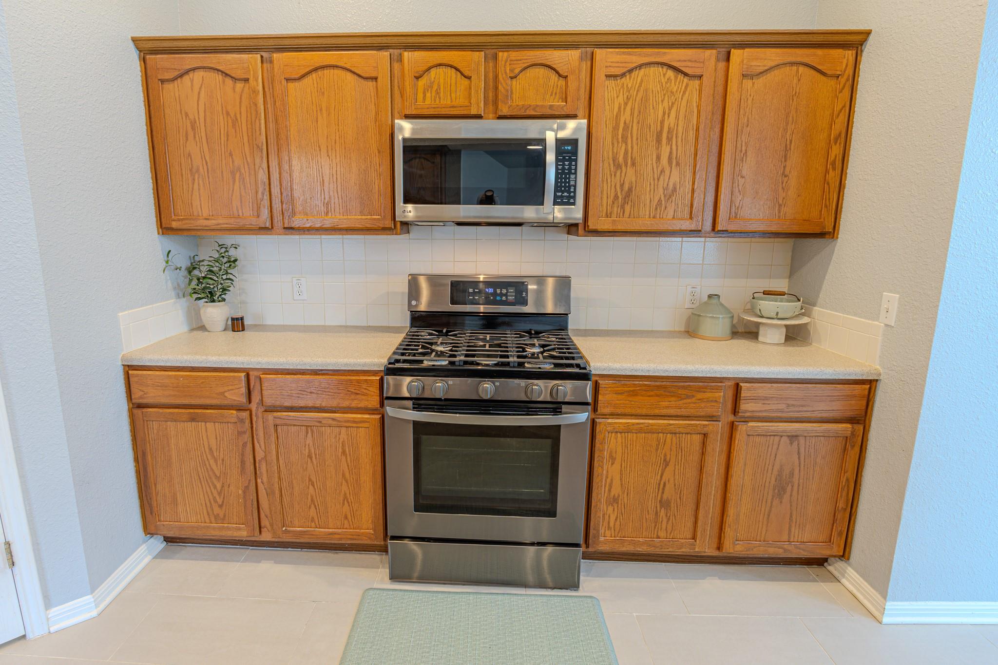 208 Discovery, Kyle, TX 78640