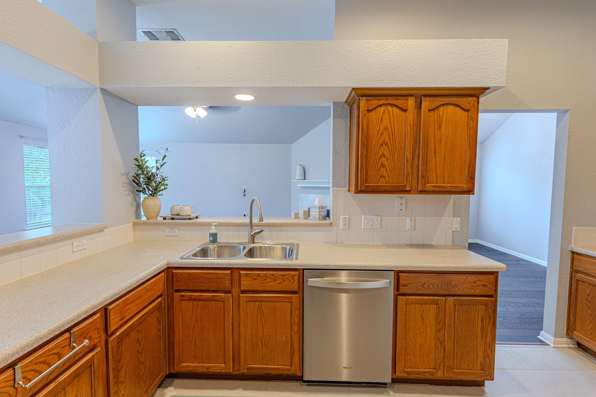 208 Discovery, Kyle, TX 78640