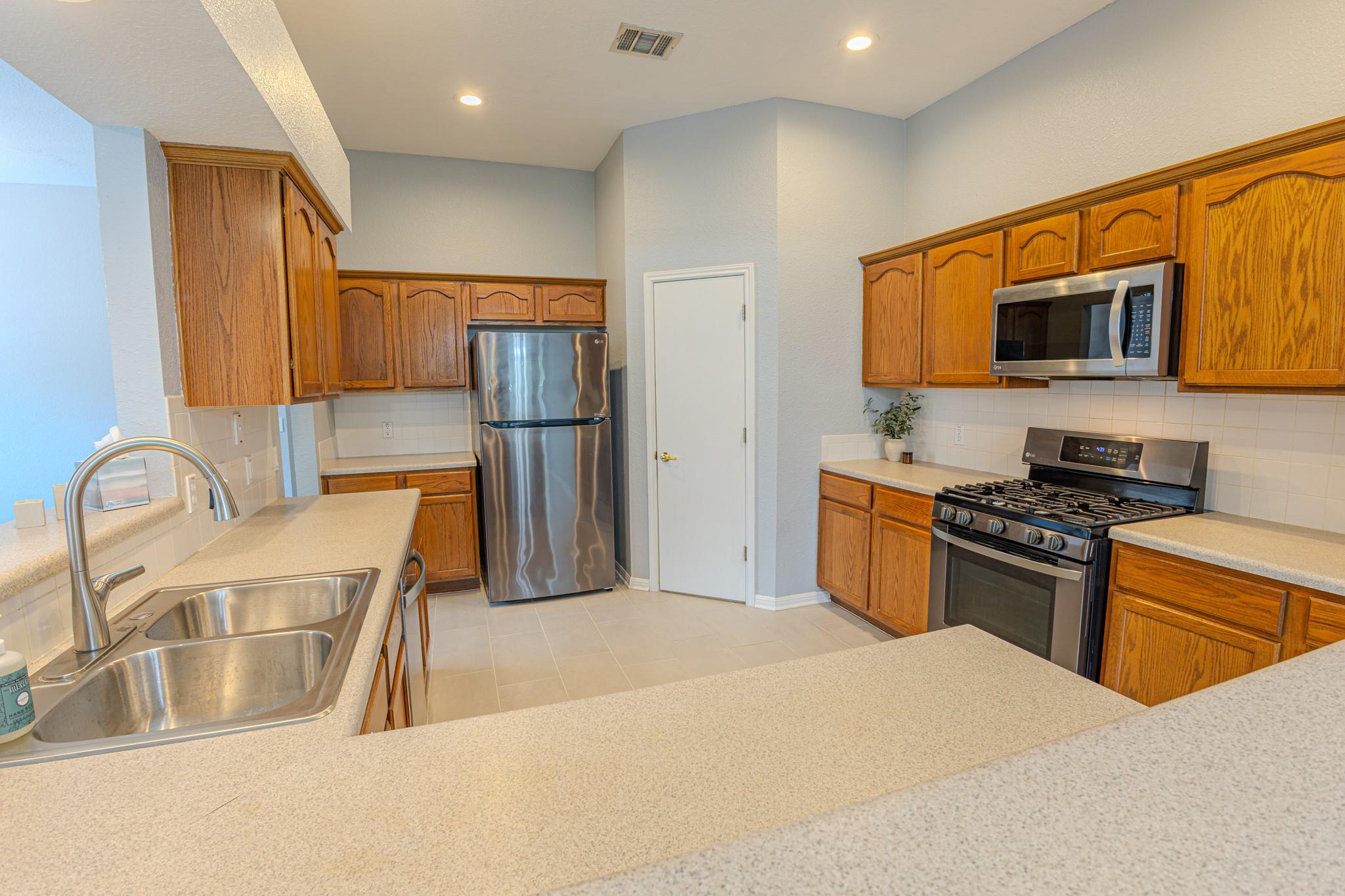 208 Discovery, Kyle, TX 78640