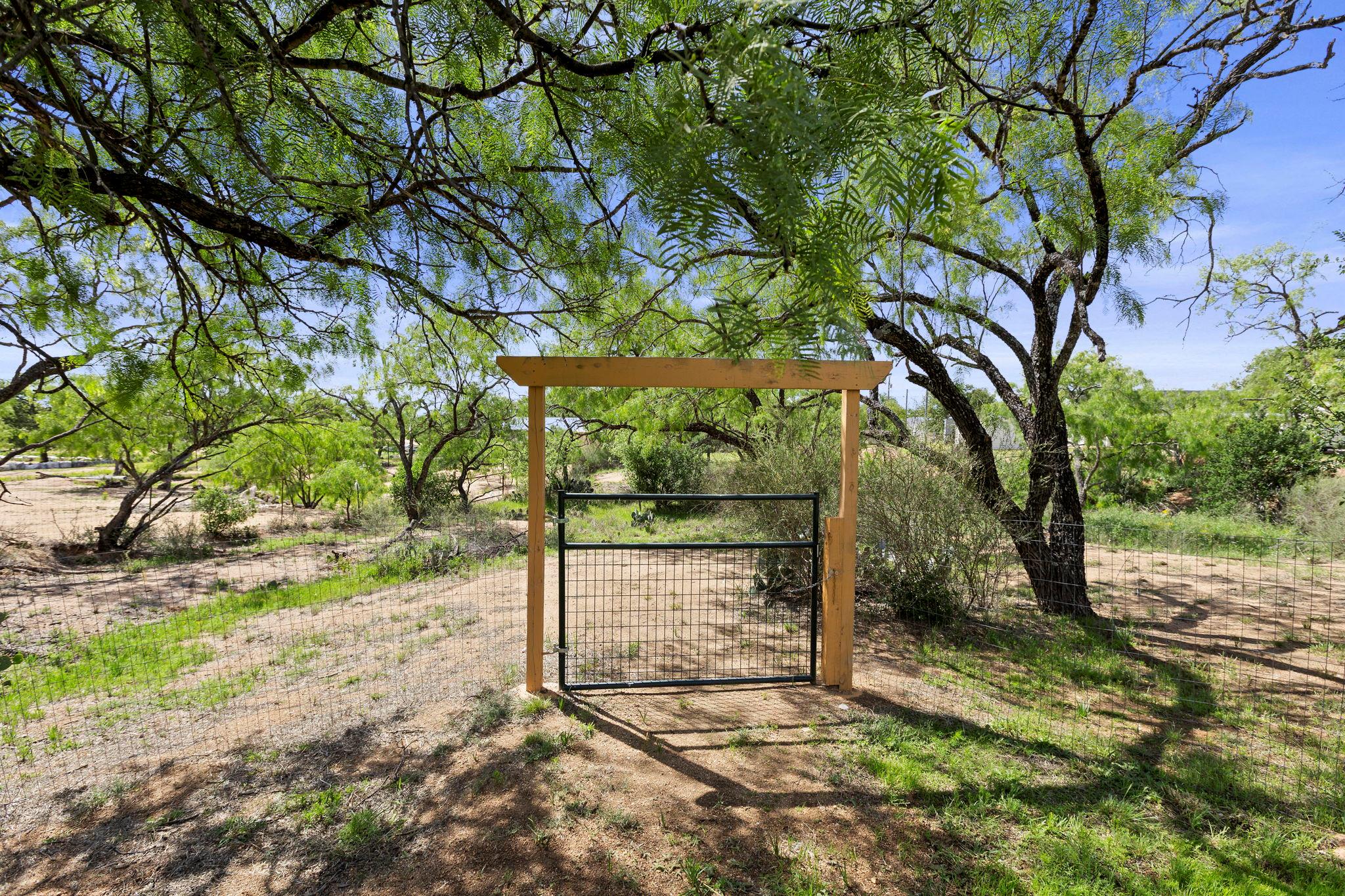 813 Airway St, Kingsland, TX 78639