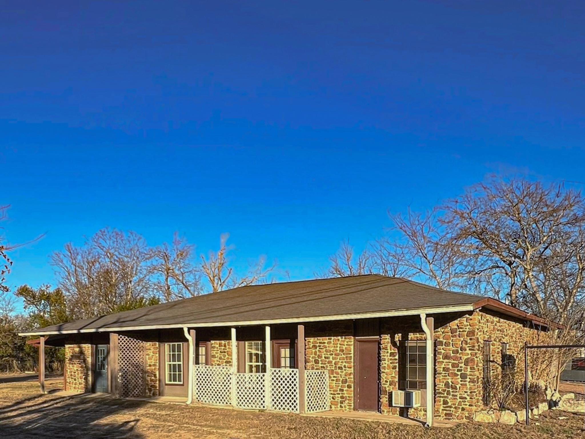 608 4th St, Blanco, TX 78606