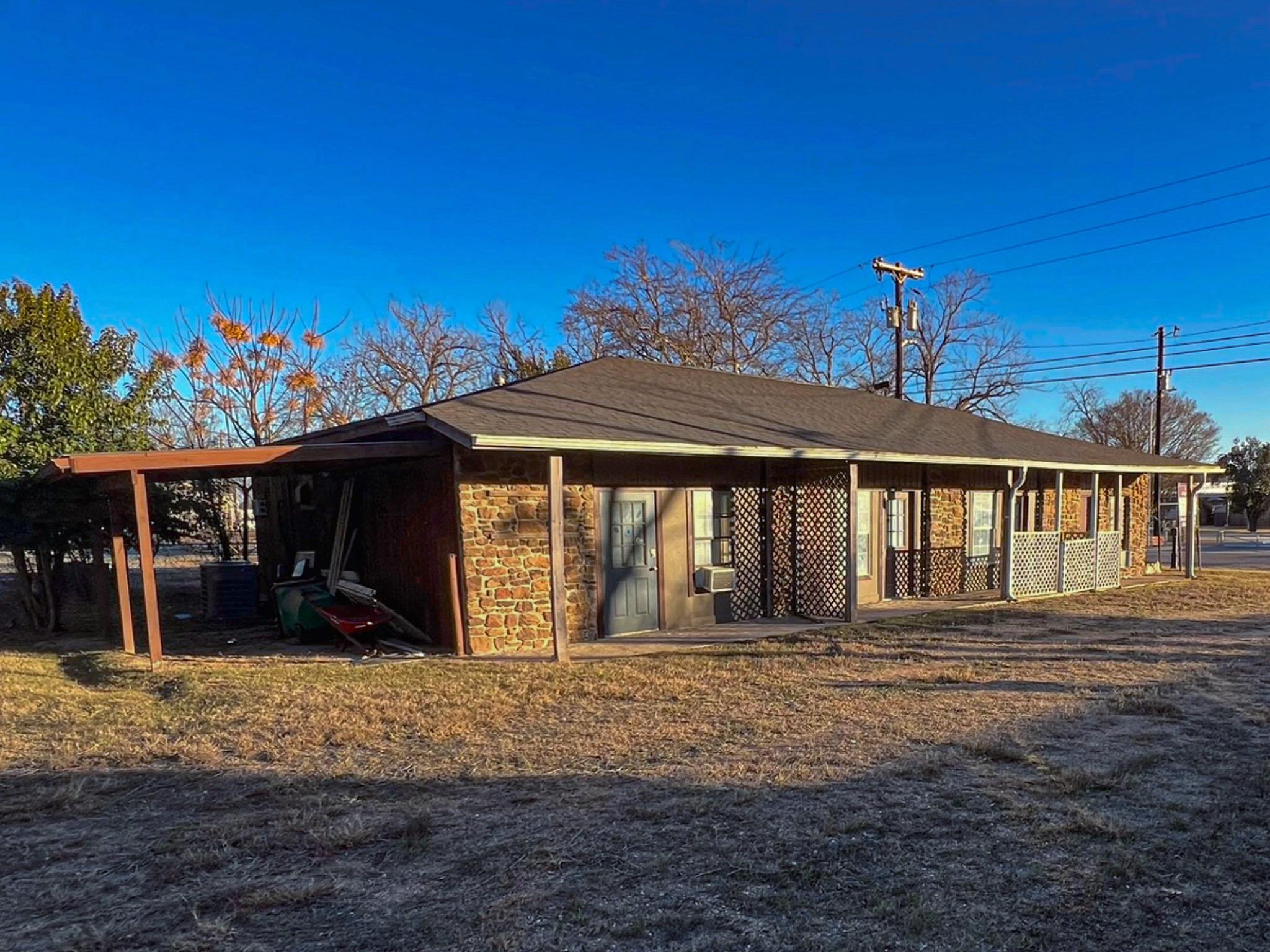 608 4th St, Blanco, TX 78606