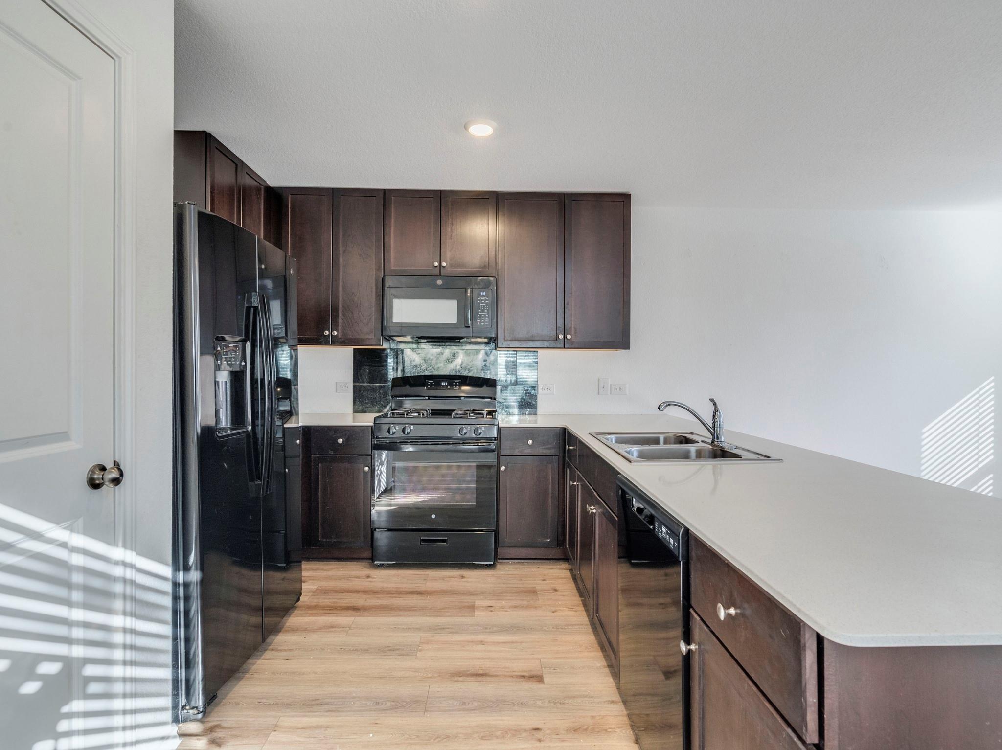 41 Trinity Cir, Lockhart, TX 78644