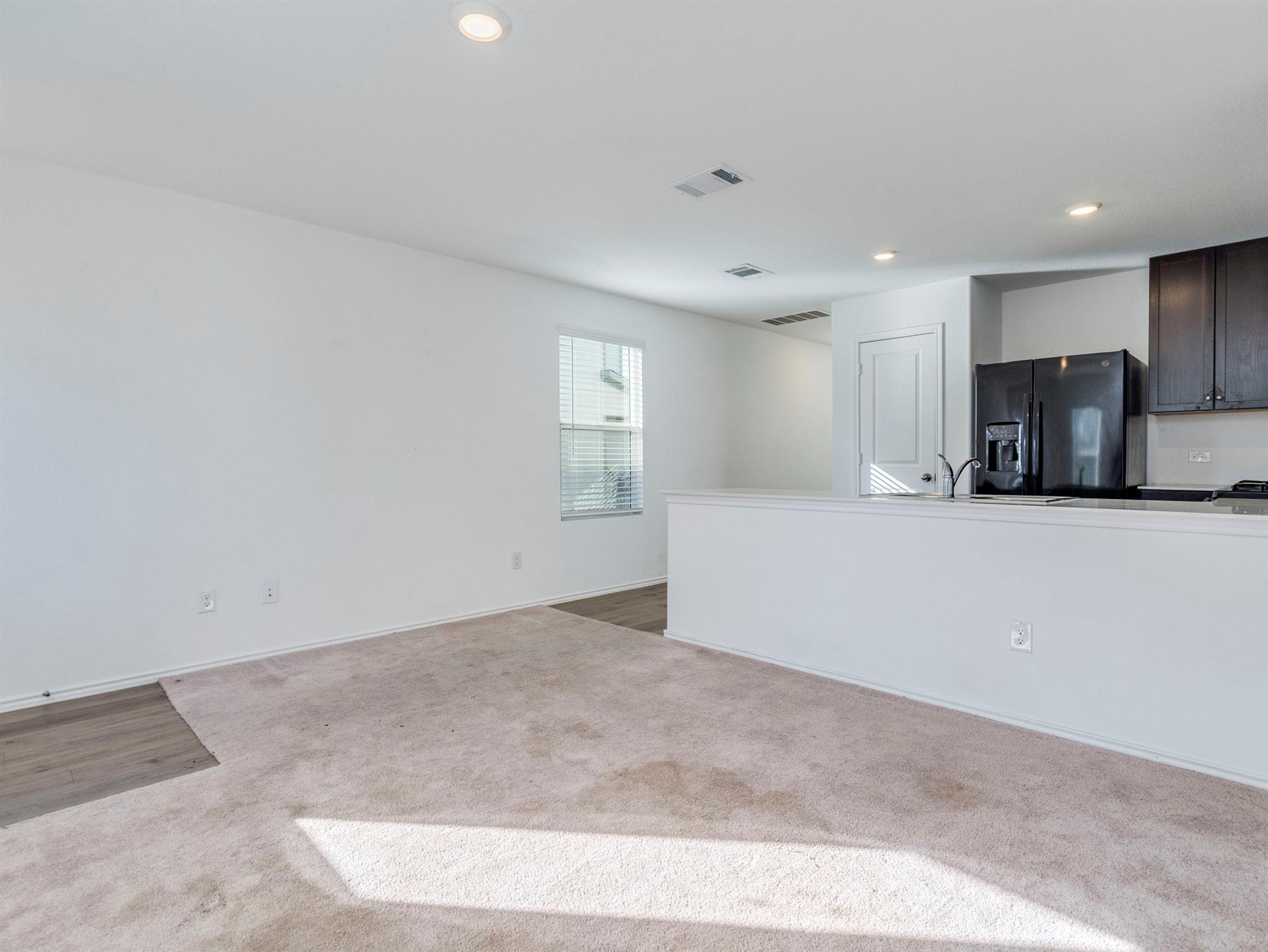 41 Trinity Cir, Lockhart, TX 78644